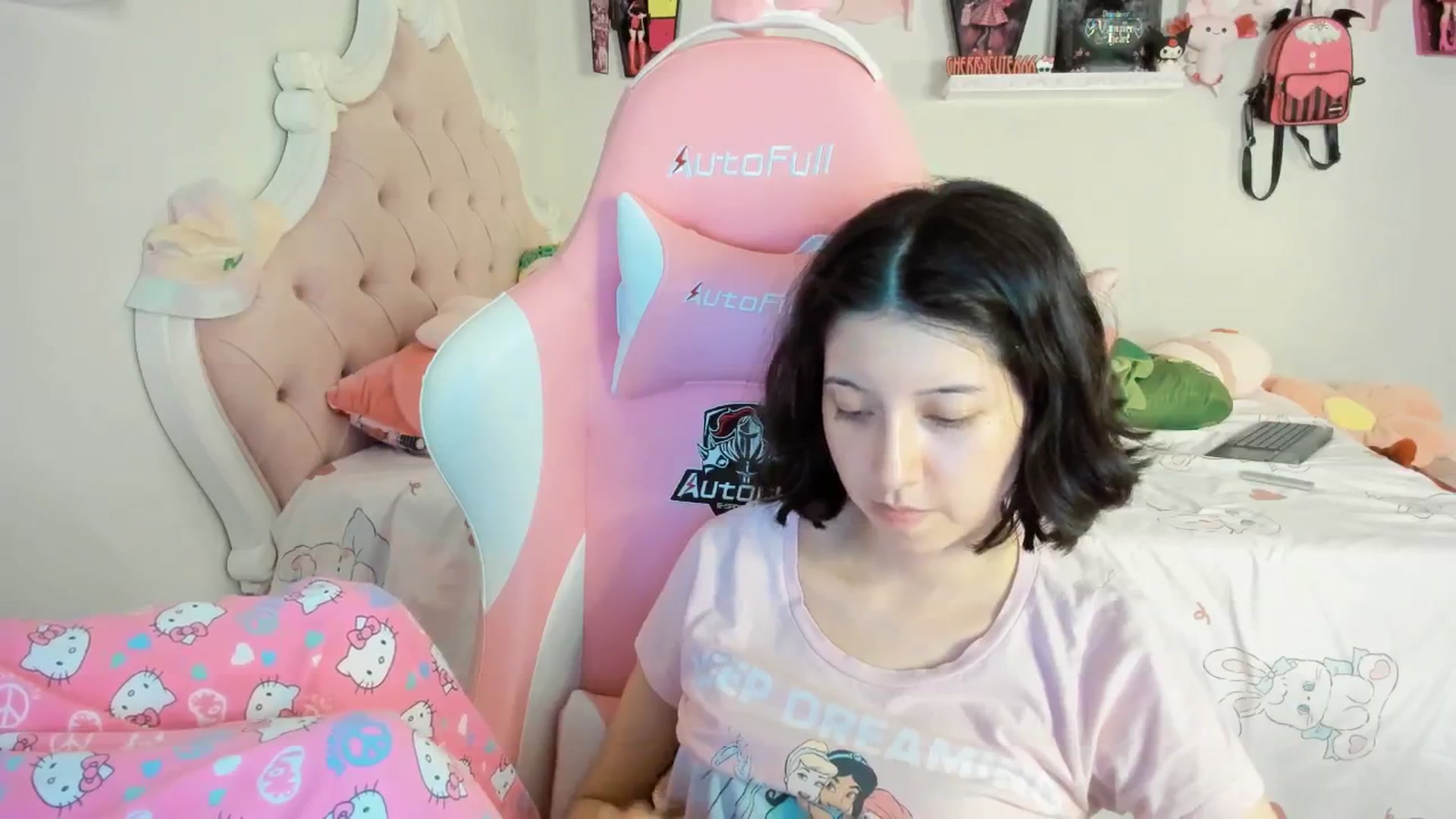 Gallery image thumbnail from Cherrycute666's myfreecams stream on, 08/31/2025, 02:48 image 19 of 20