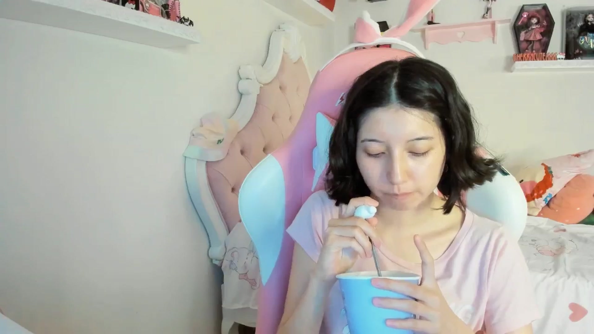 Gallery image thumbnail from Cherrycute666's myfreecams stream on, 08/31/2025, 02:48 image 15 of 20