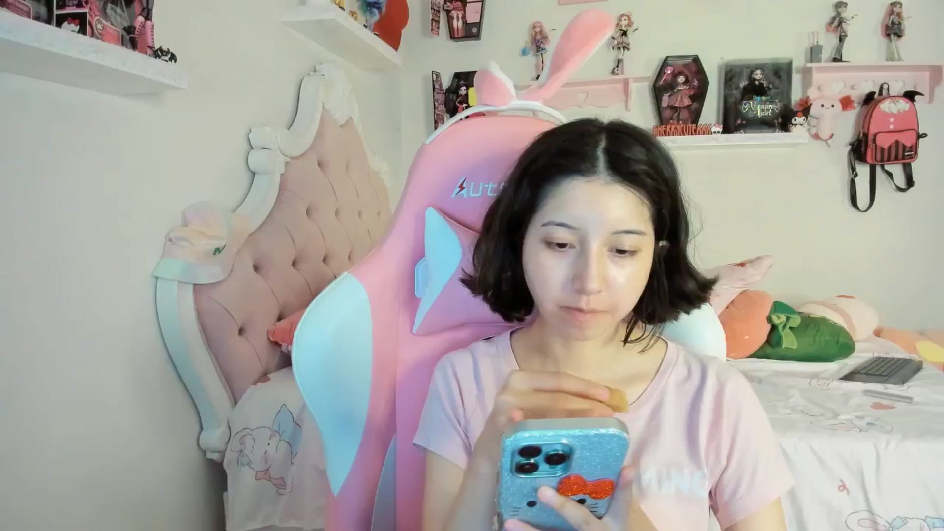 Gallery image thumbnail from Cherrycute666's myfreecams stream on, 08/31/2025, 06:18 image 1 of 20