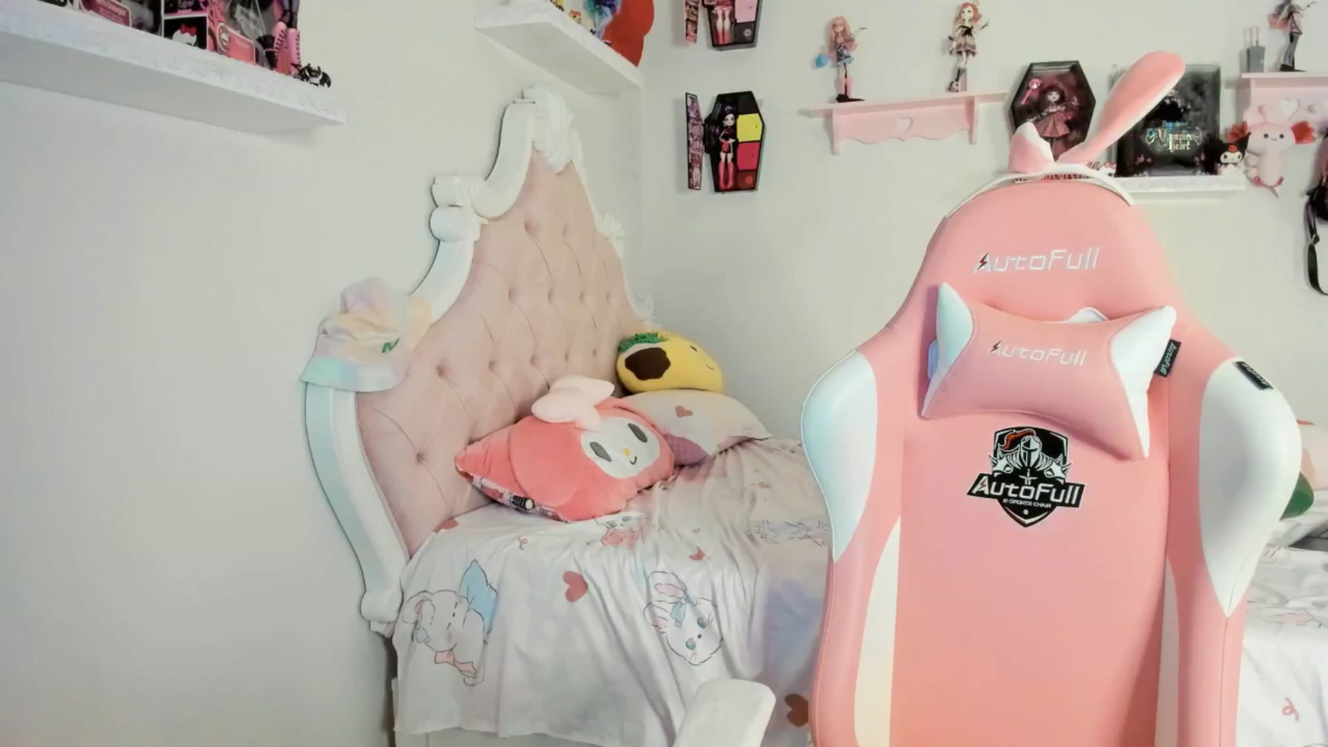 Gallery image thumbnail from Cherrycute666's myfreecams stream on, 08/31/2025, 06:18 image 2 of 20