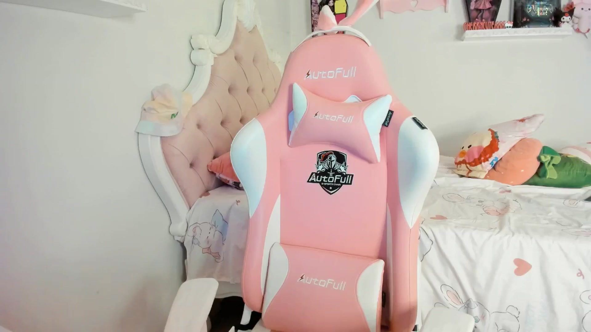 Gallery image thumbnail from Cherrycute666's myfreecams stream on, 08/31/2025, 06:18 image 10 of 20