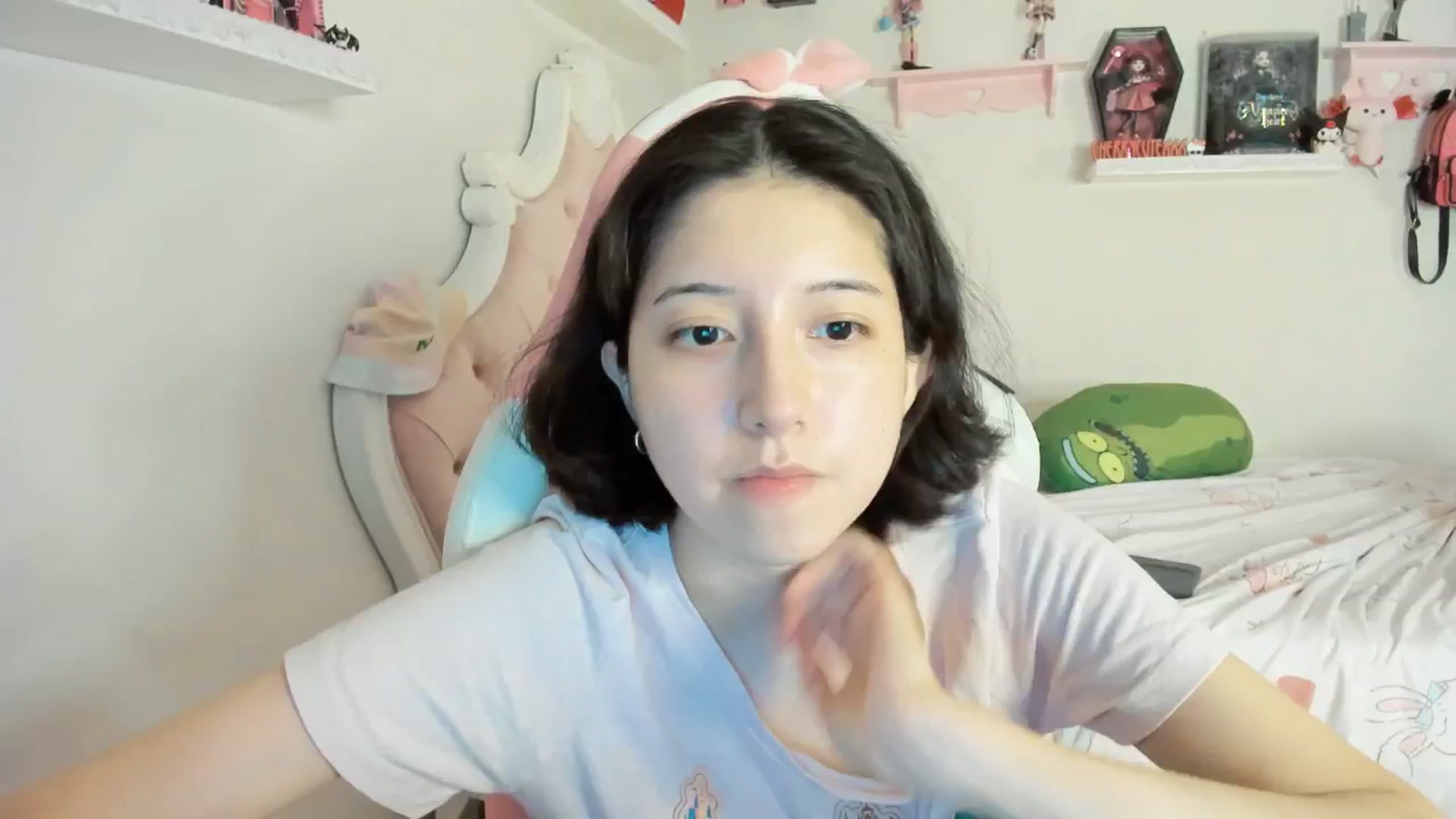 Gallery image thumbnail from Cherrycute666's myfreecams stream on, 09/01/2025, 07:42 image 2 of 20