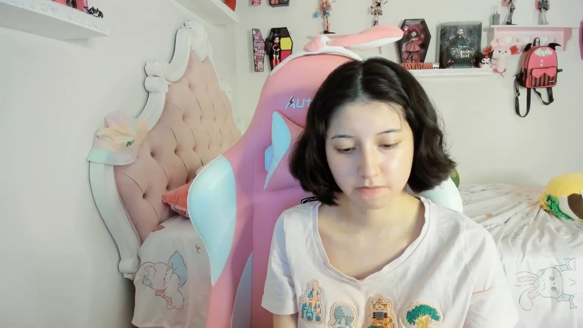 Gallery image thumbnail from Cherrycute666's myfreecams stream on, 09/01/2025, 07:42 image 4 of 20
