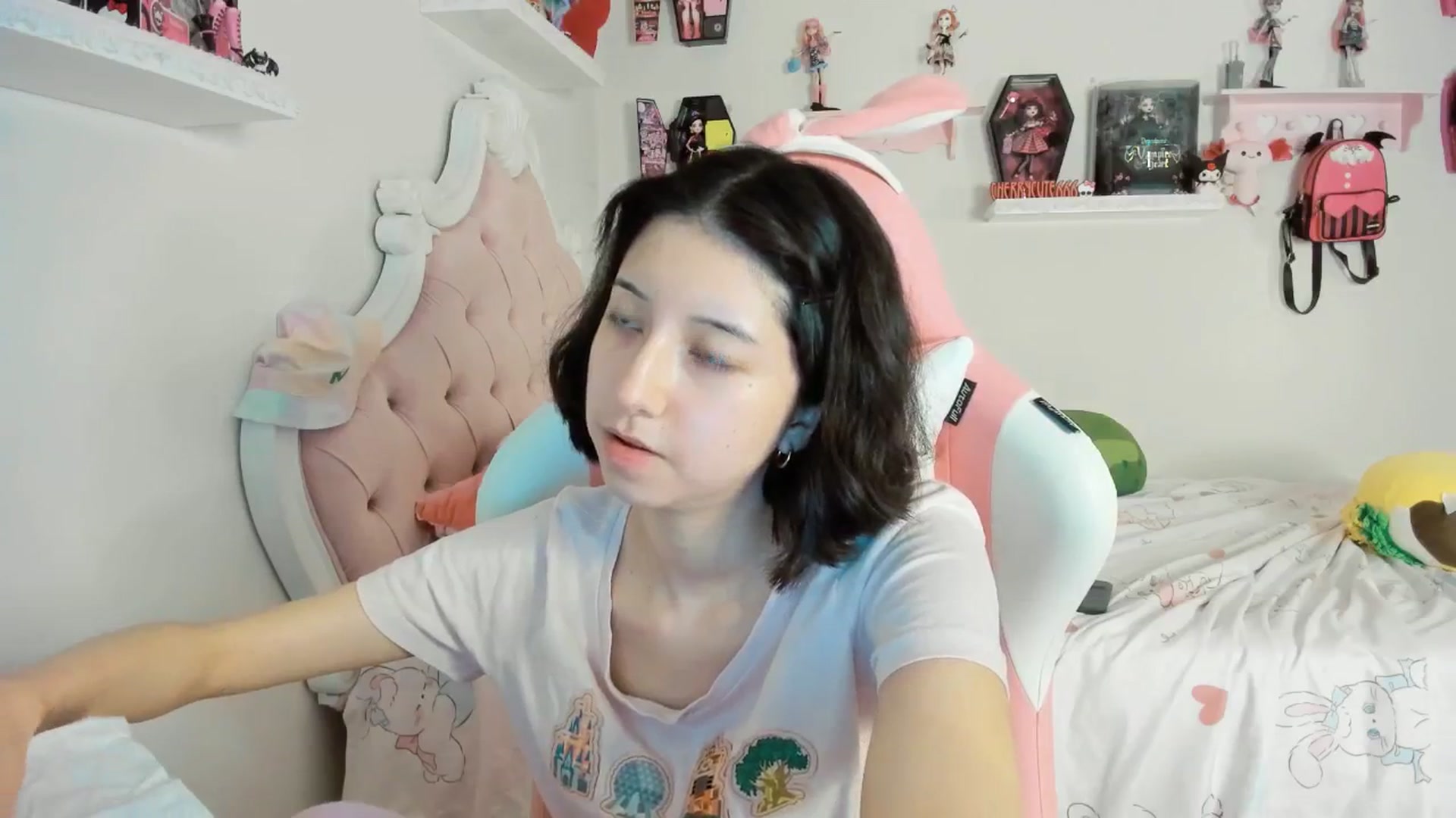 Gallery image thumbnail from Cherrycute666's myfreecams stream on, 09/01/2025, 07:42 image 5 of 20