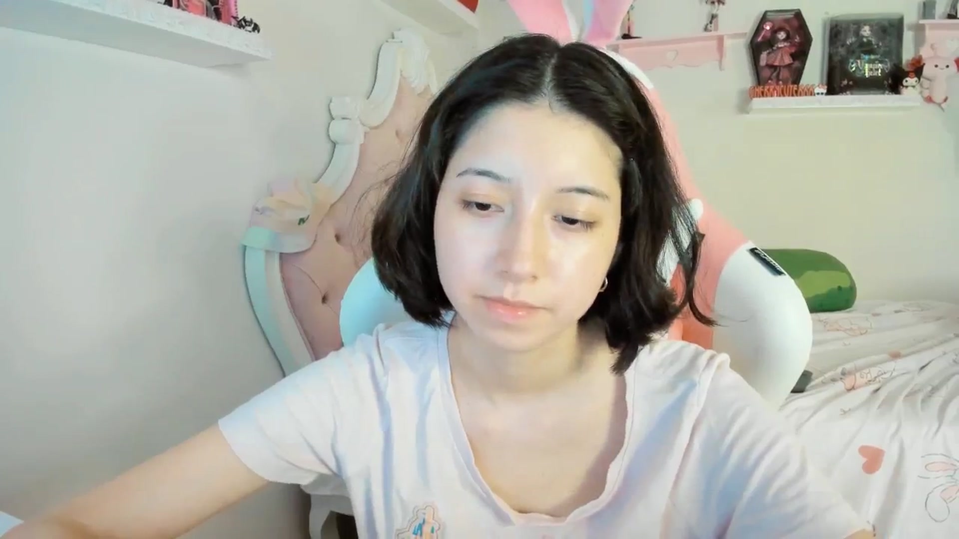 Gallery image thumbnail from Cherrycute666's myfreecams stream on, 09/01/2025, 07:42 image 6 of 20