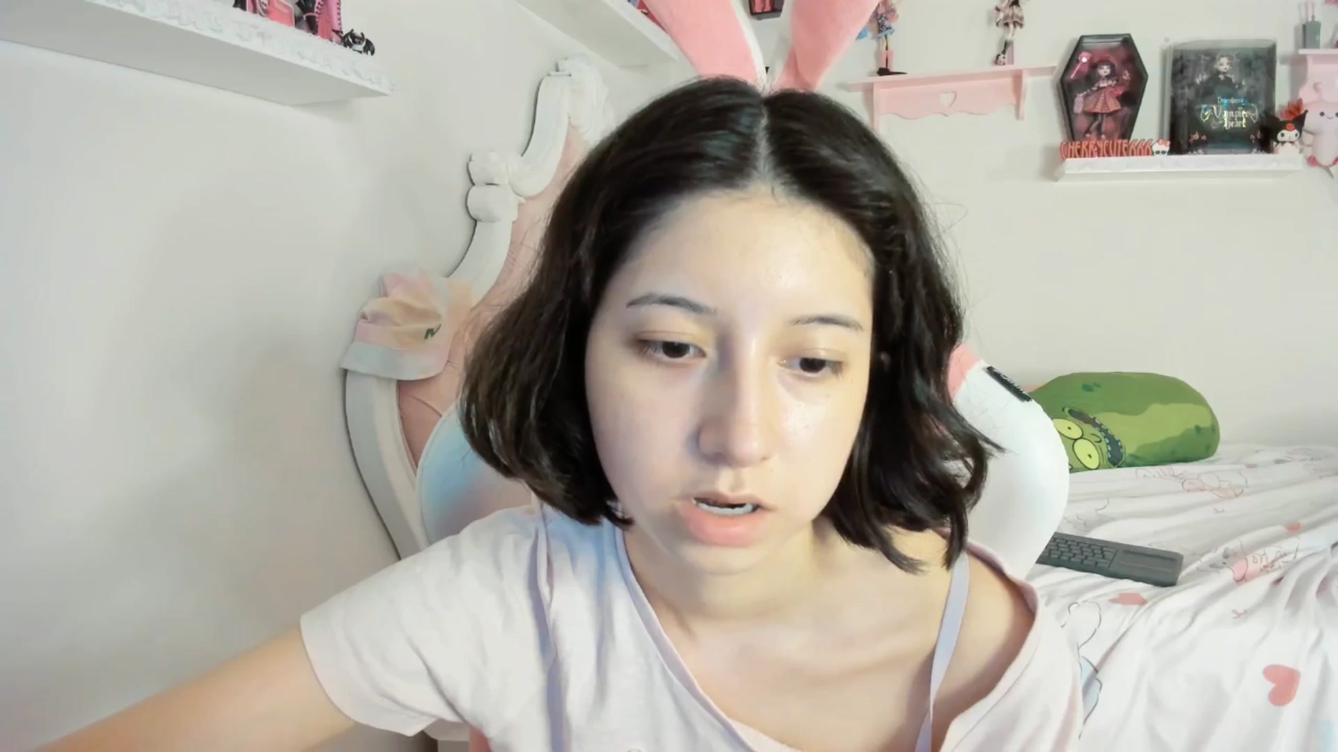 Gallery image thumbnail from Cherrycute666's myfreecams stream on, 09/01/2025, 07:42 image 12 of 20