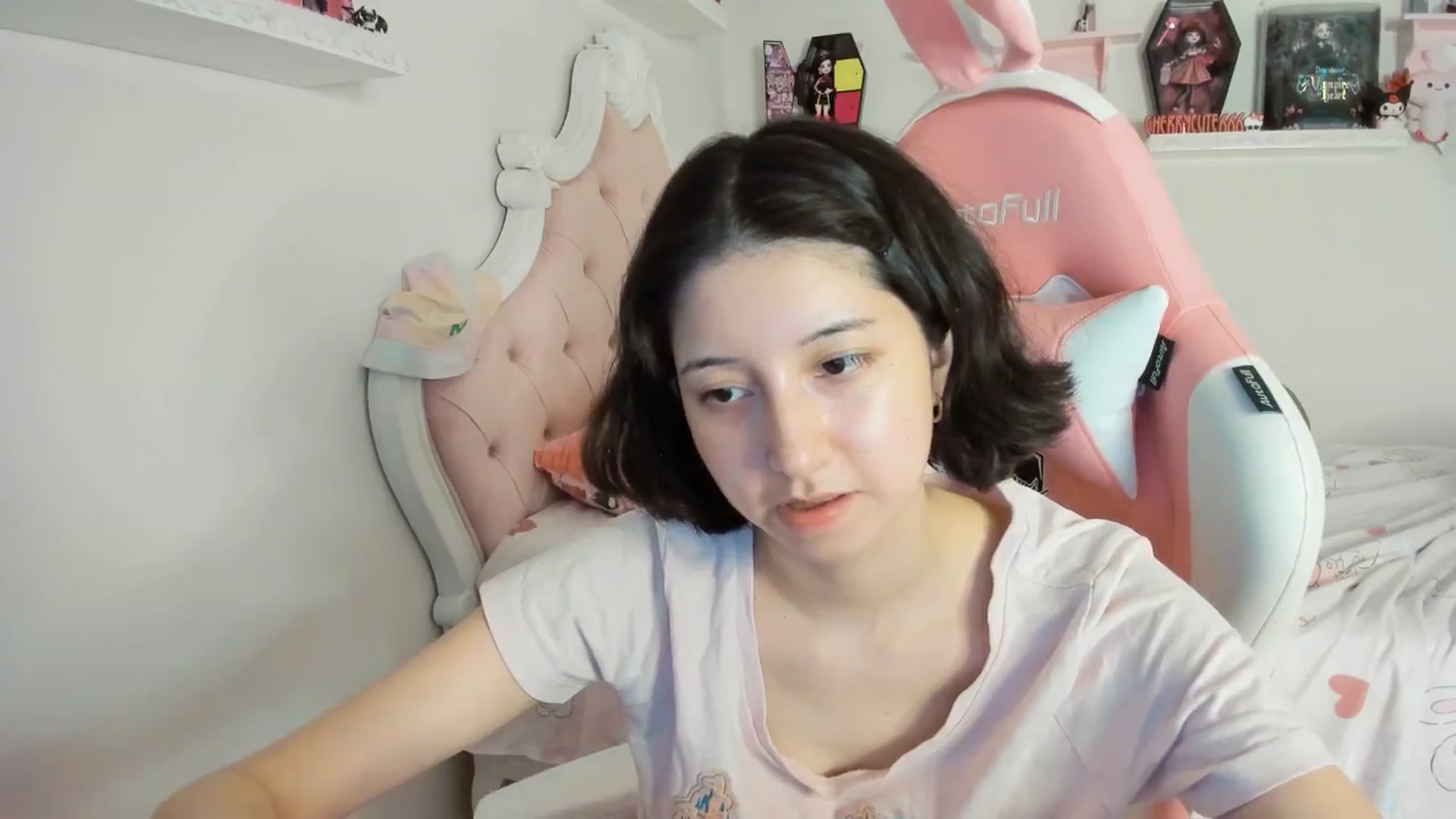 Gallery image thumbnail from Cherrycute666's myfreecams stream on, 09/01/2025, 07:42 image 8 of 20