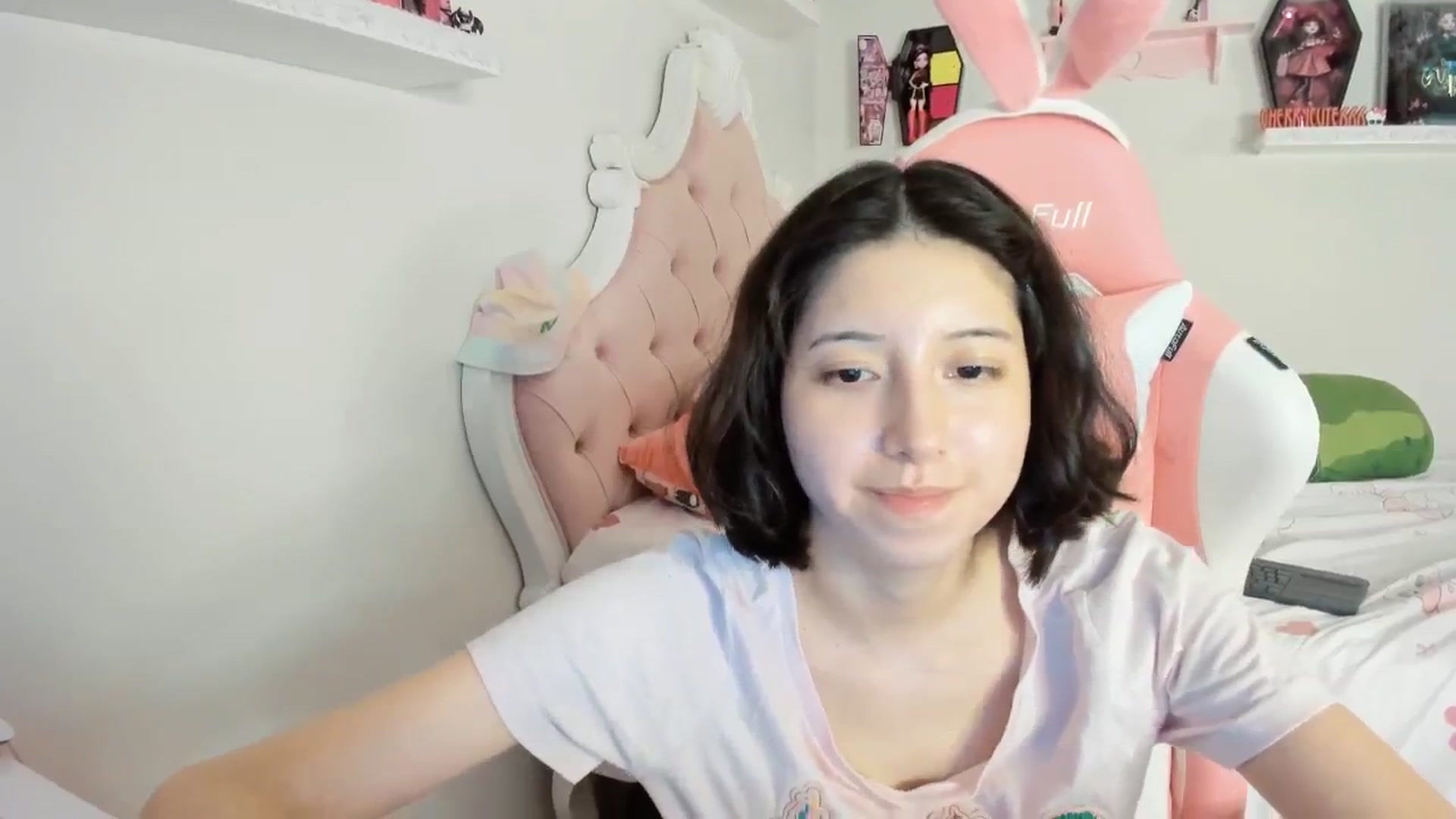 Gallery image thumbnail from Cherrycute666's myfreecams stream on, 09/01/2025, 07:42 image 7 of 20
