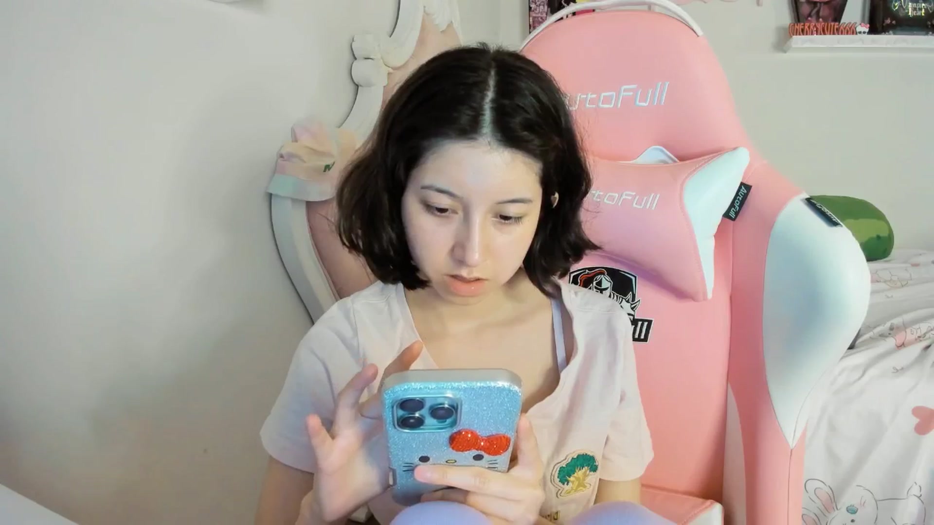 Gallery image thumbnail from Cherrycute666's myfreecams stream on, 09/01/2025, 07:42 image 15 of 20