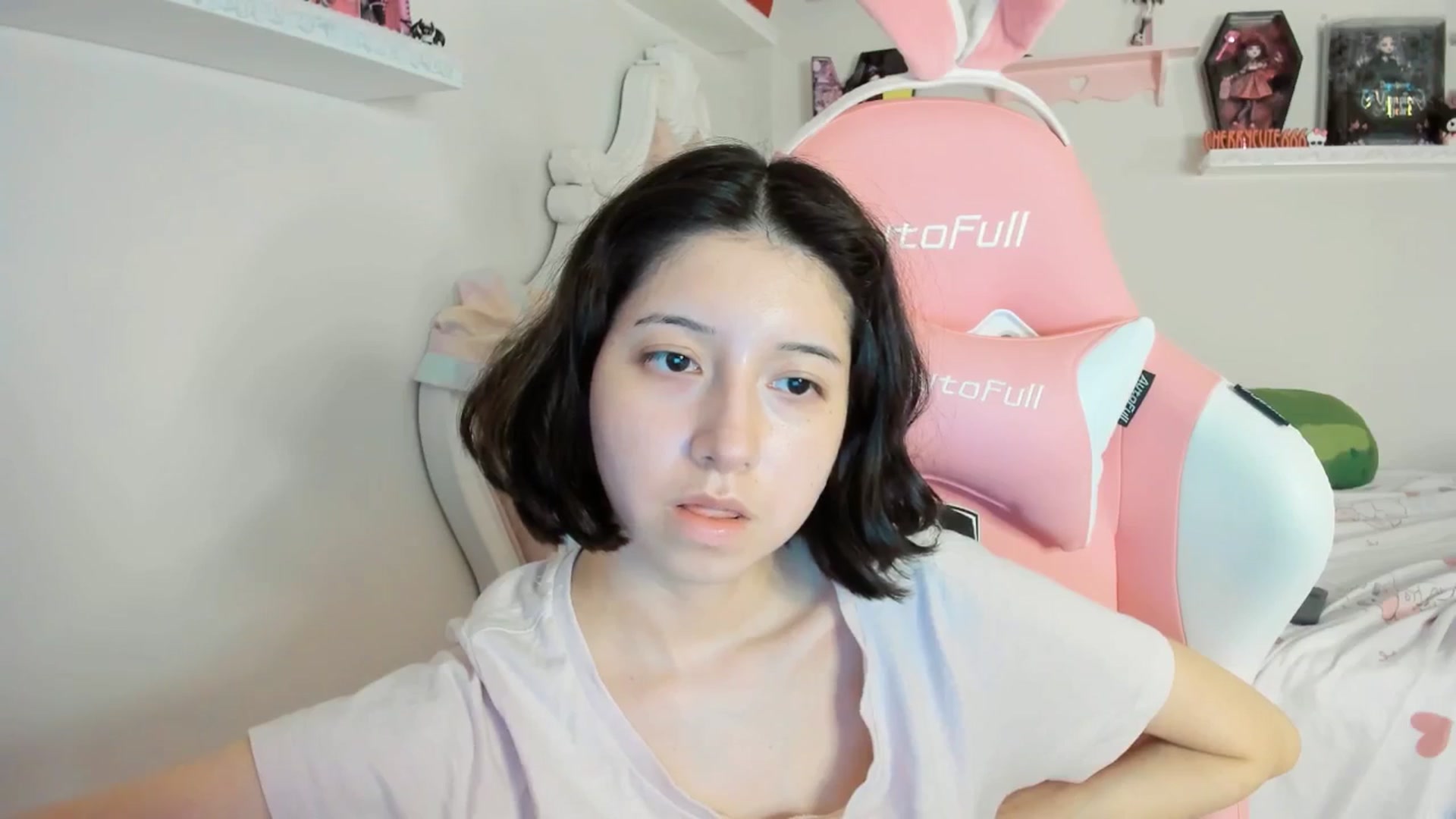 Gallery image thumbnail from Cherrycute666's myfreecams stream on, 09/01/2025, 07:42 image 16 of 20