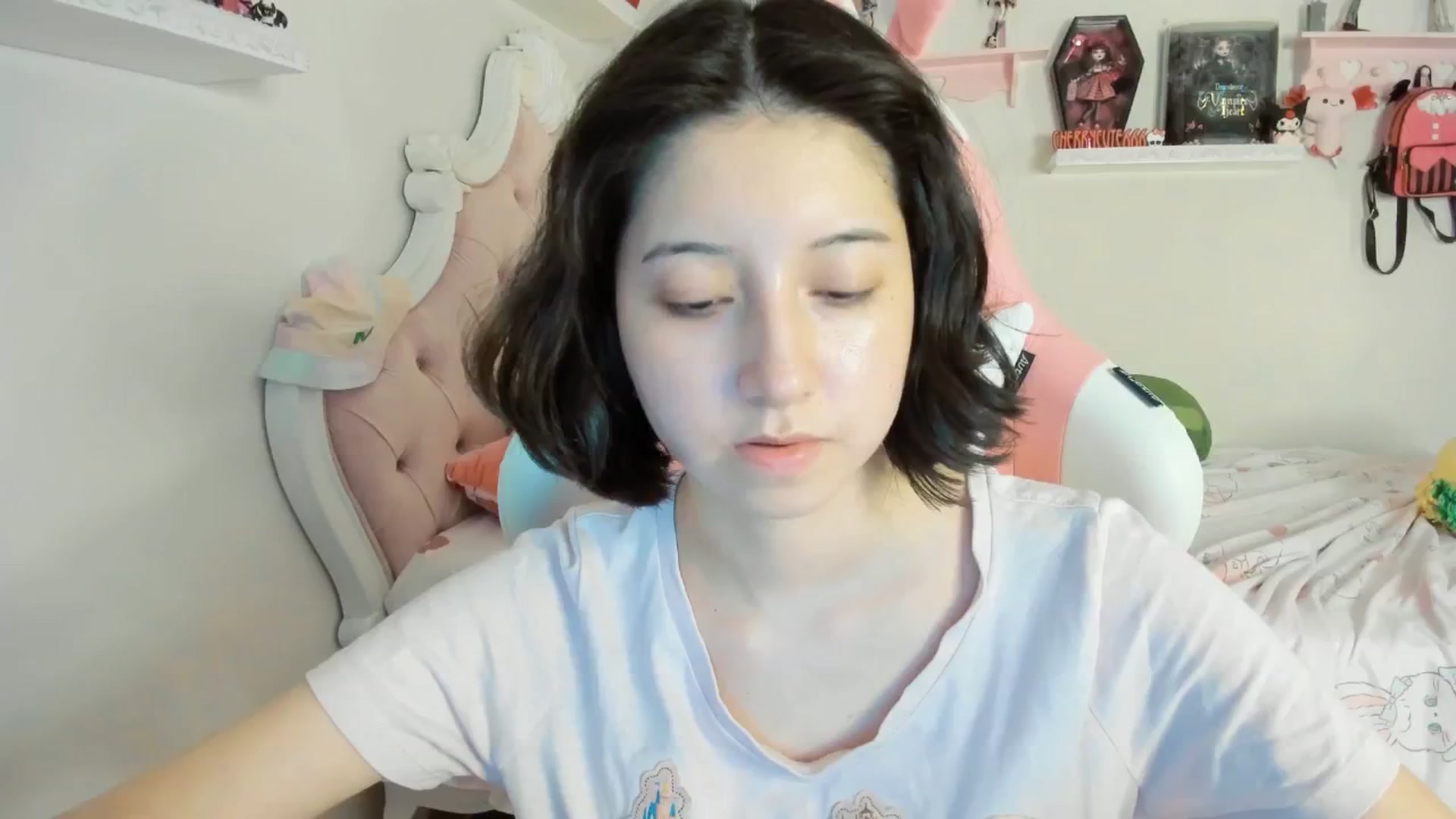 Gallery image thumbnail from Cherrycute666's myfreecams stream on, 09/01/2025, 08:48 image 2 of 20
