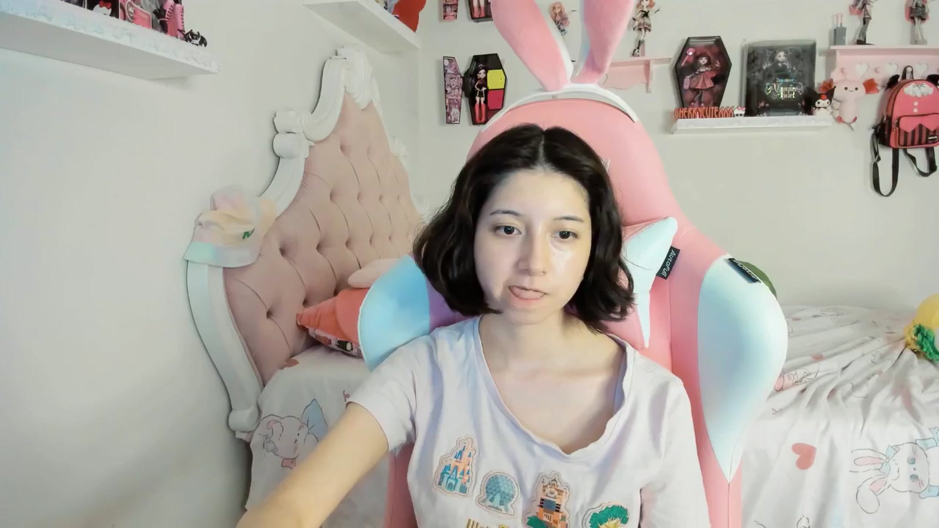 Gallery image thumbnail from Cherrycute666's myfreecams stream on, 09/01/2025, 08:48 image 16 of 20