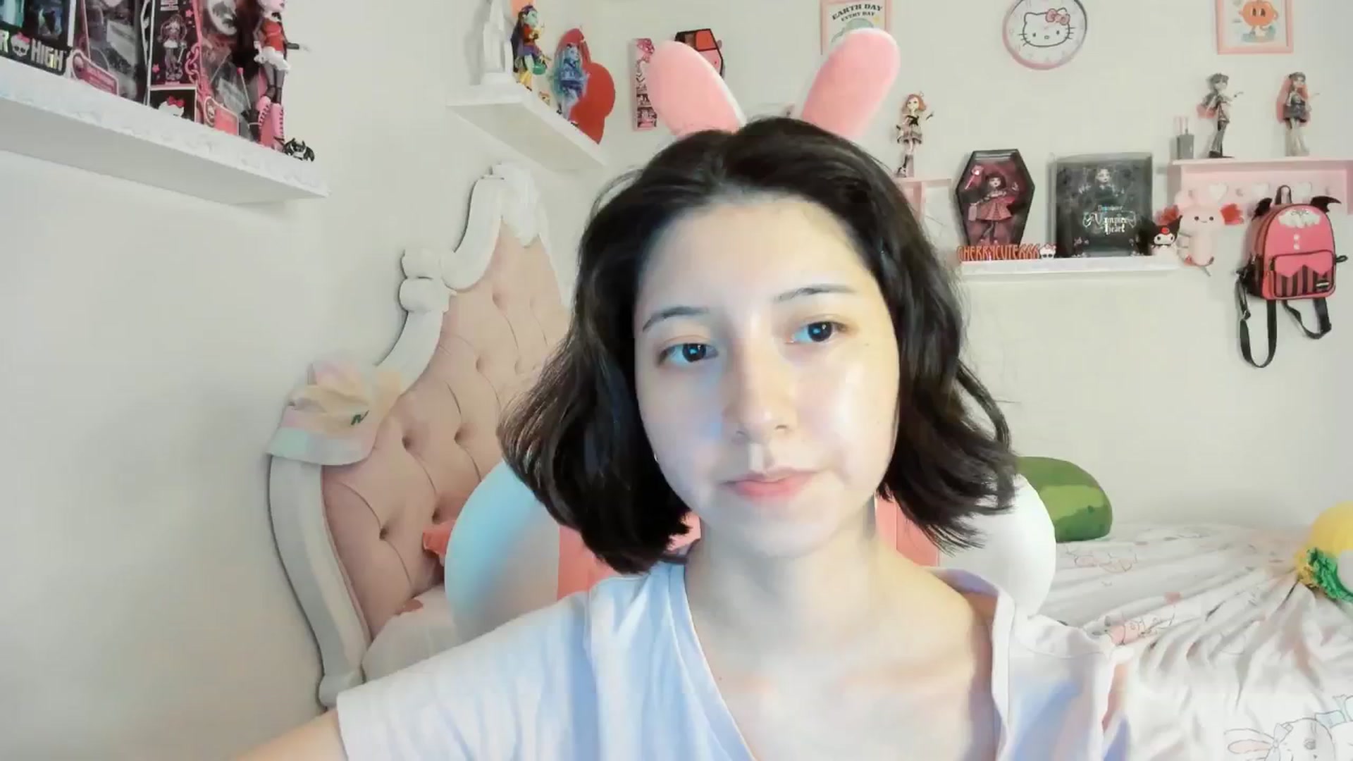 Gallery image thumbnail from Cherrycute666's myfreecams stream on, 09/01/2025, 08:48 image 14 of 20