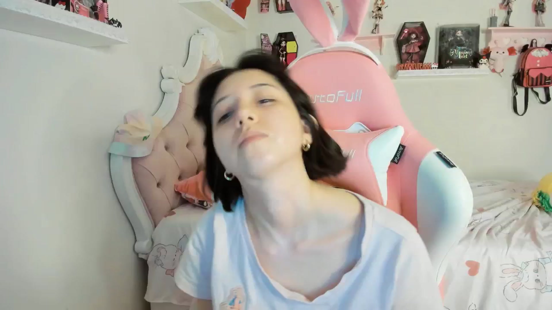 Gallery image thumbnail from Cherrycute666's myfreecams stream on, 09/01/2025, 08:48 image 17 of 20
