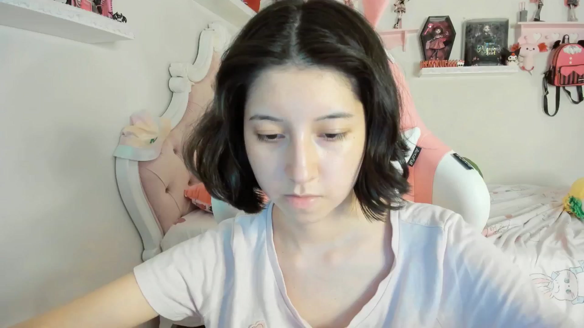 Gallery image thumbnail from Cherrycute666's myfreecams stream on, 09/01/2025, 08:48 image 8 of 20