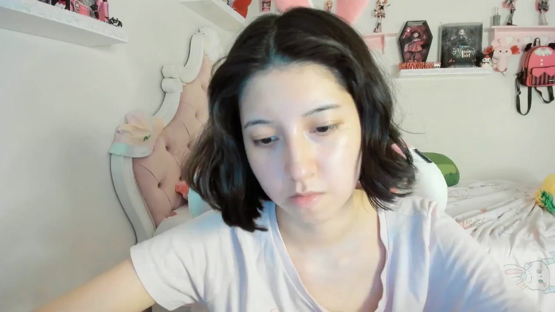 Gallery image thumbnail from Cherrycute666's myfreecams stream on, 09/01/2025, 08:48 image 15 of 20
