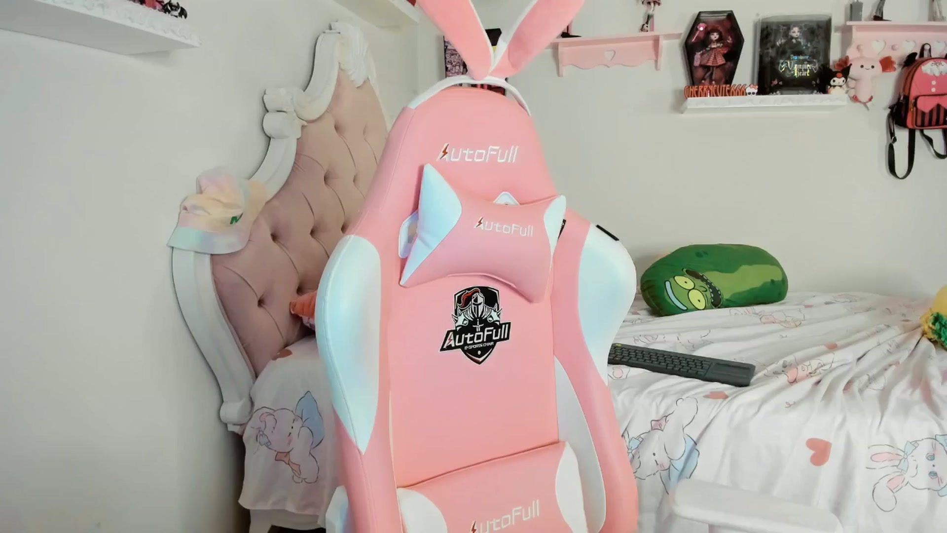Gallery image thumbnail from Cherrycute666's myfreecams stream on, 09/01/2025, 08:48 image 1 of 20