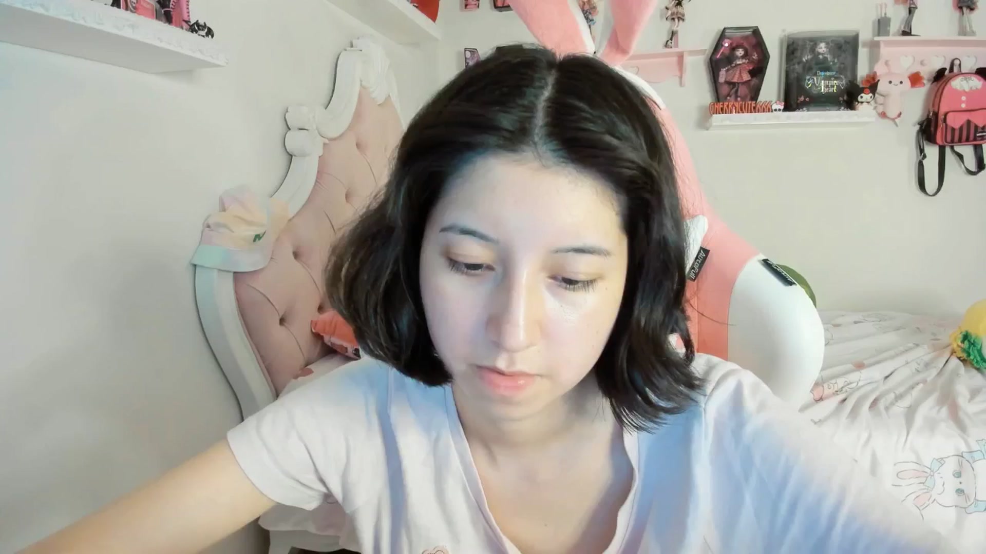 Gallery image thumbnail from Cherrycute666's myfreecams stream on, 09/01/2025, 08:48 image 9 of 20