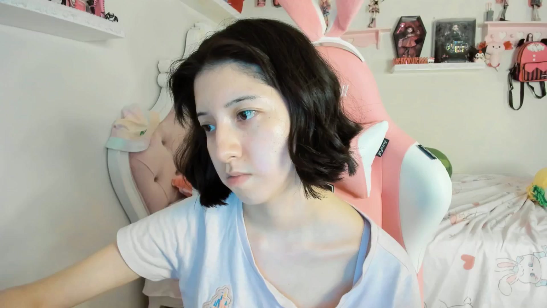 Gallery image thumbnail from Cherrycute666's myfreecams stream on, 09/01/2025, 08:48 image 13 of 20