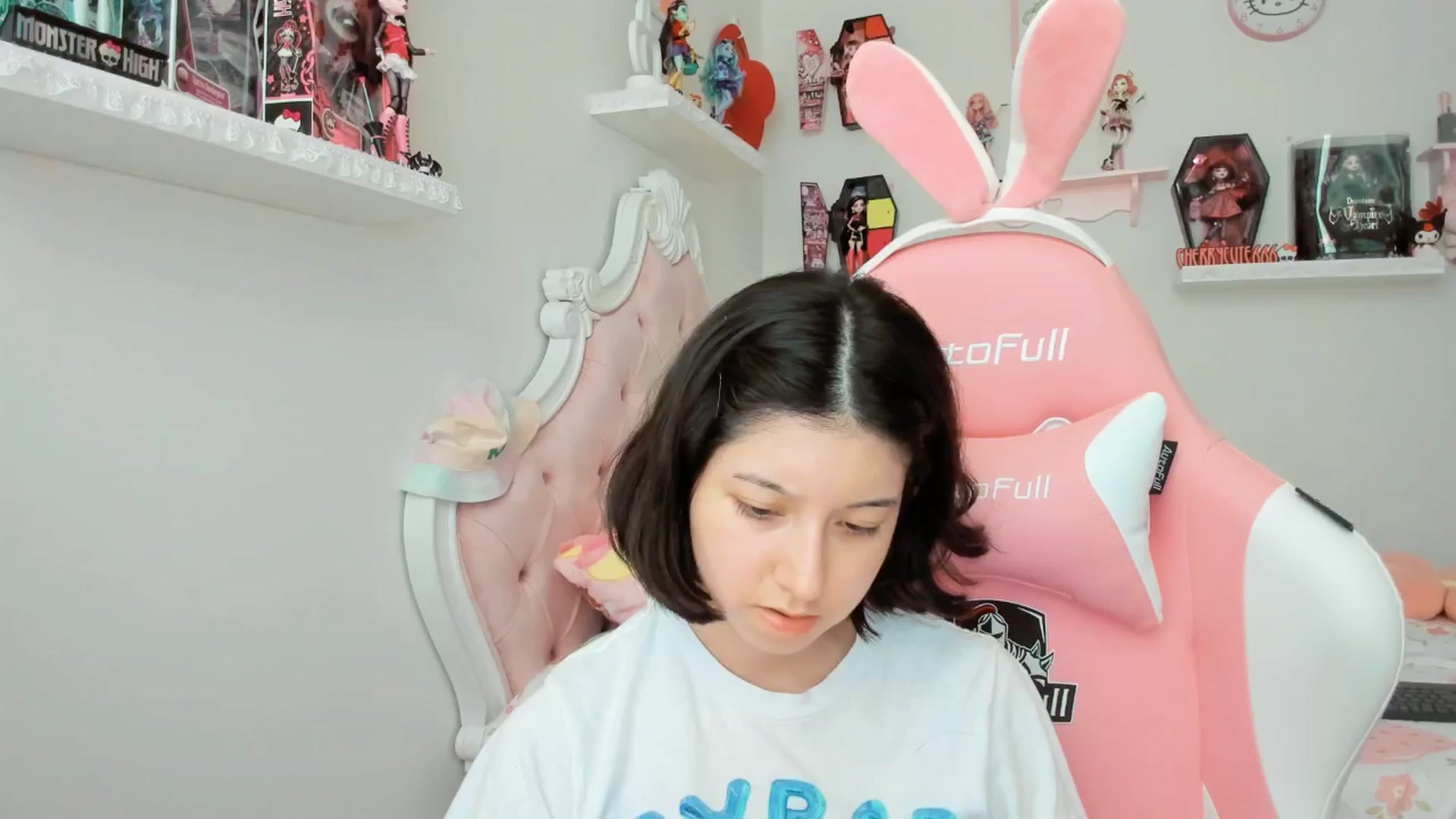 Gallery image thumbnail from Cherrycute666's myfreecams stream on, 09/01/2025, 23:33 image 14 of 20