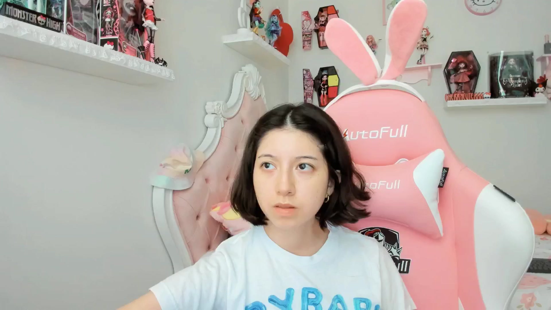 Gallery image thumbnail from Cherrycute666's myfreecams stream on, 09/01/2025, 23:33 image 15 of 20