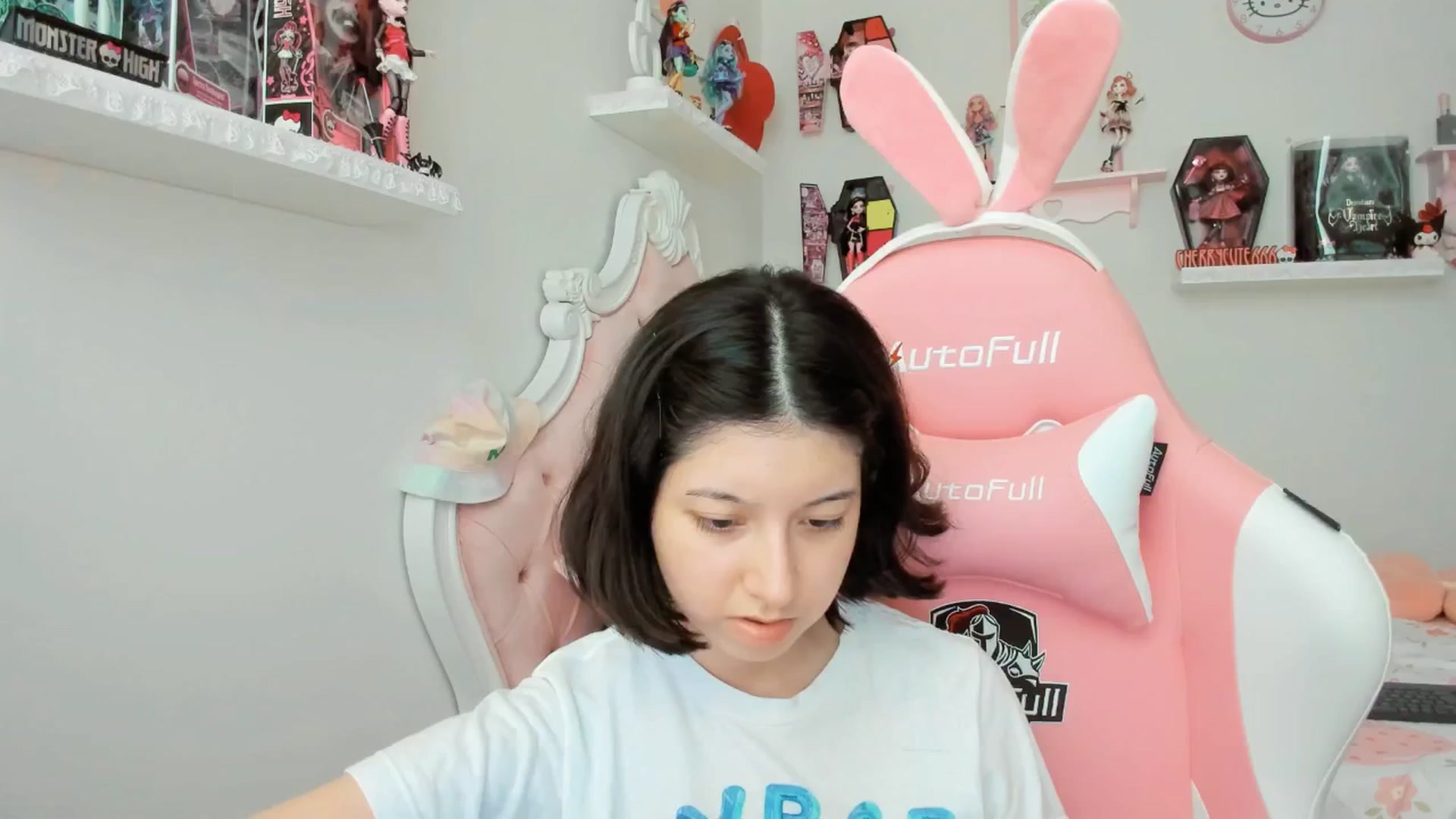 Gallery image thumbnail from Cherrycute666's myfreecams stream on, 09/01/2025, 23:33 image 18 of 20