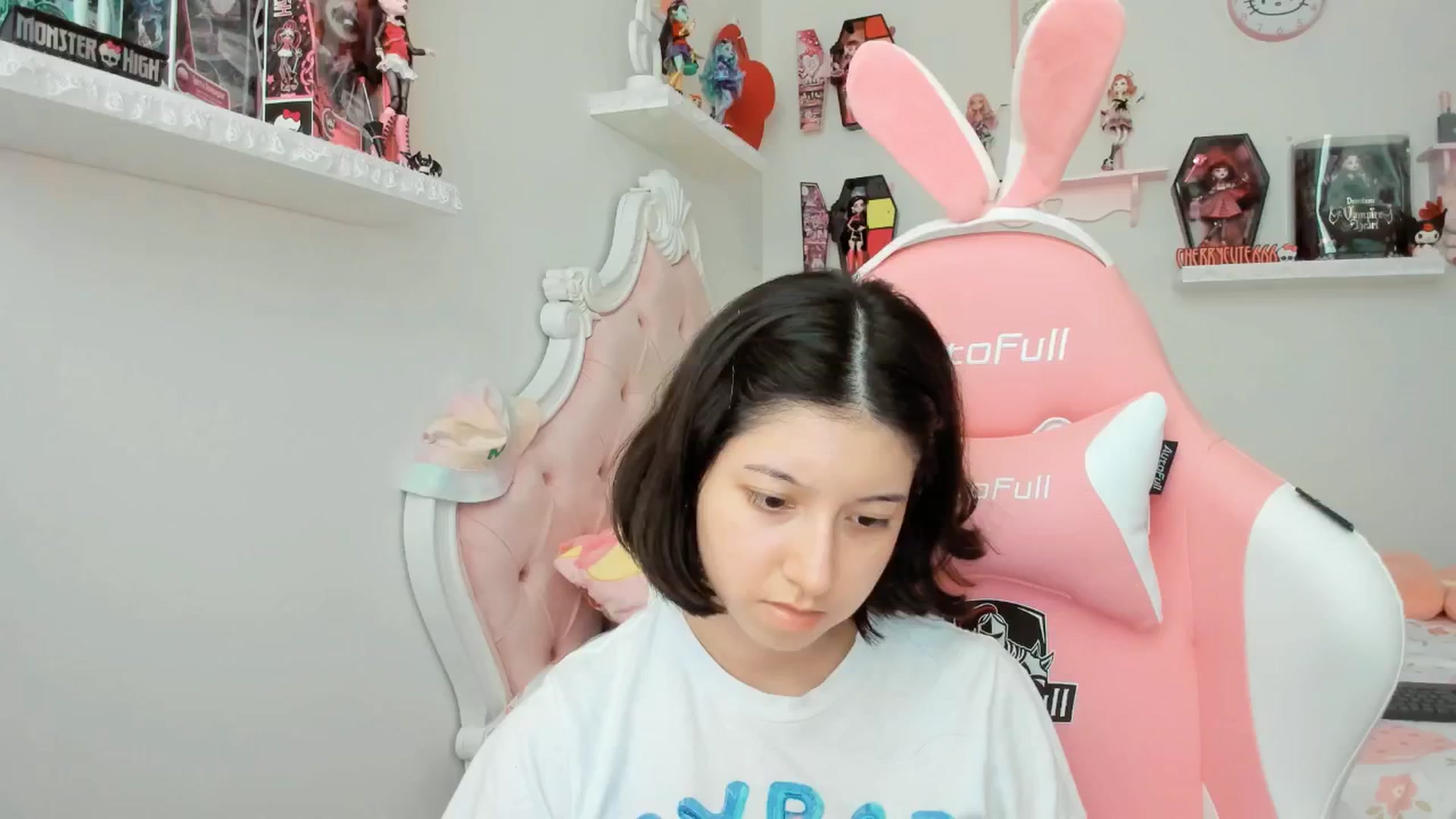 Gallery image thumbnail from Cherrycute666's myfreecams stream on, 09/01/2025, 23:33 image 13 of 20