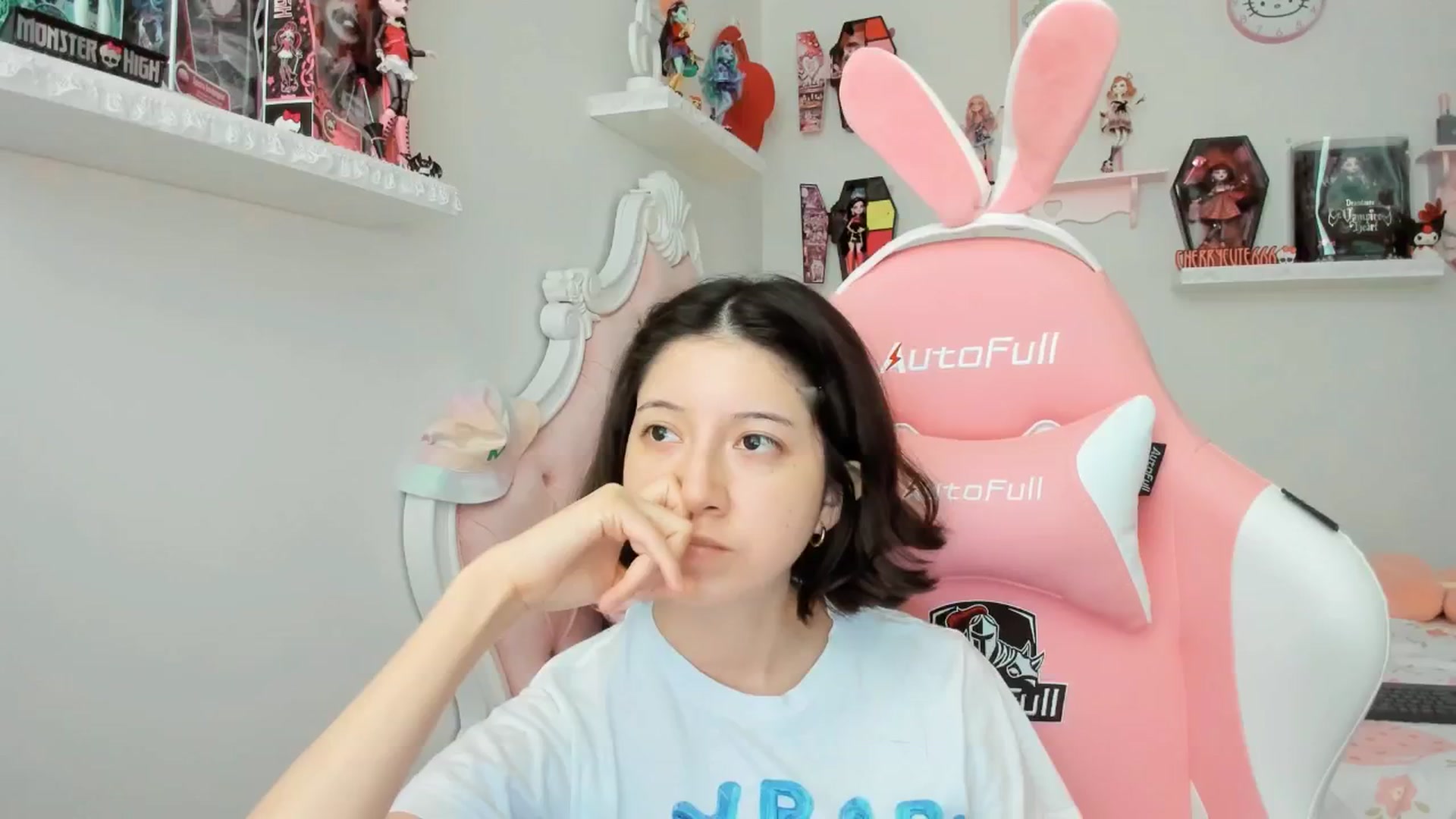 Gallery image thumbnail from Cherrycute666's myfreecams stream on, 09/01/2025, 23:33 image 16 of 20