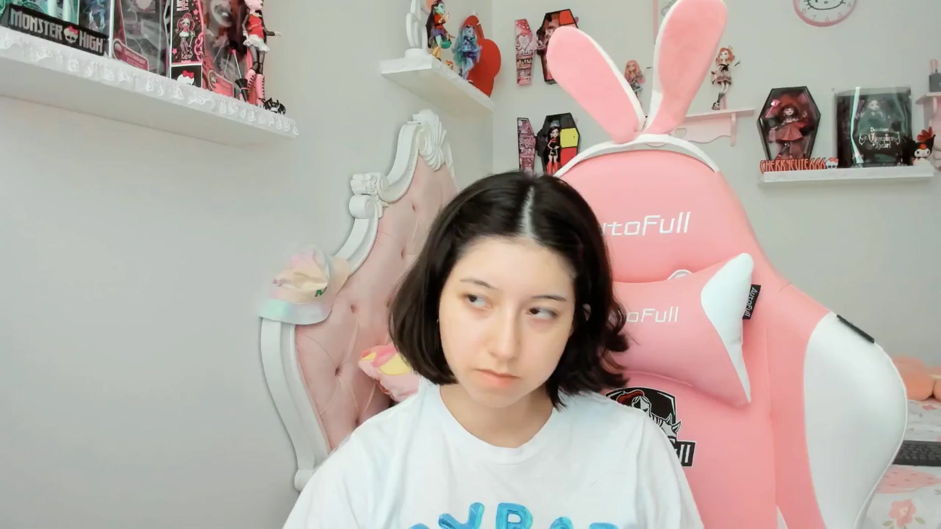 Gallery image thumbnail from Cherrycute666's myfreecams stream on, 09/01/2025, 23:33 image 12 of 20