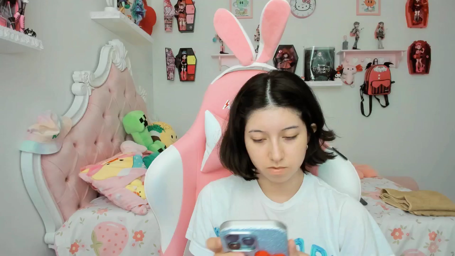 Gallery image thumbnail from Cherrycute666's myfreecams stream on, 09/01/2025, 23:33 image 5 of 20