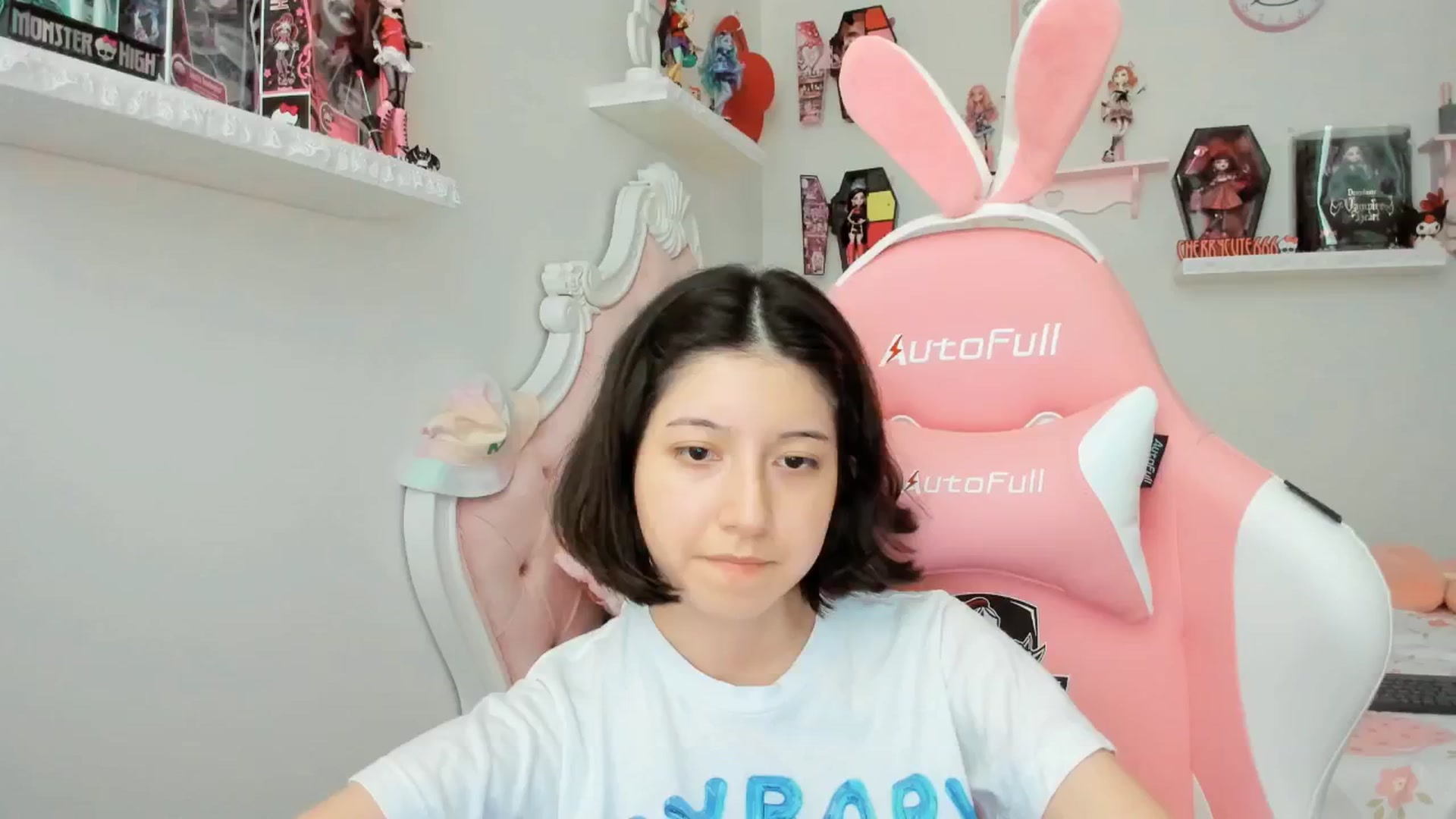 Gallery image thumbnail from Cherrycute666's myfreecams stream on, 09/01/2025, 23:33 image 19 of 20