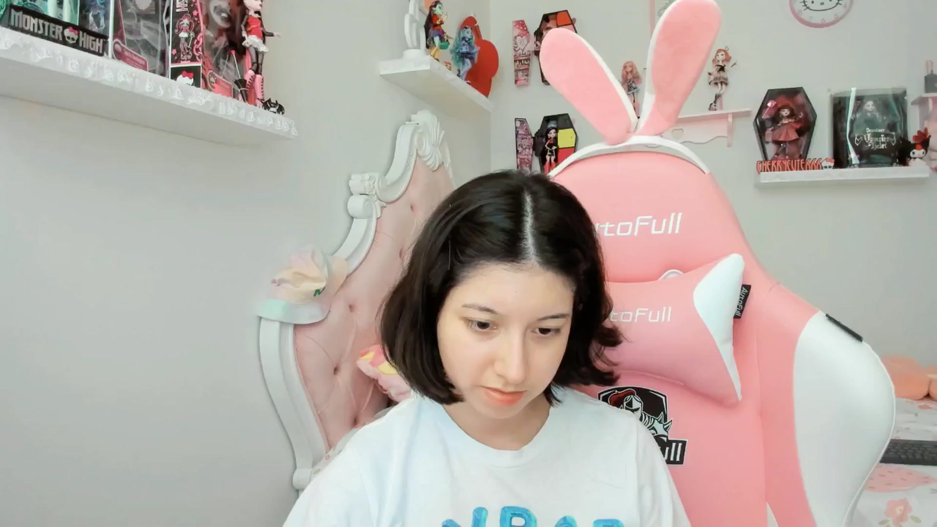 Gallery image thumbnail from Cherrycute666's myfreecams stream on, 09/01/2025, 23:33 image 17 of 20