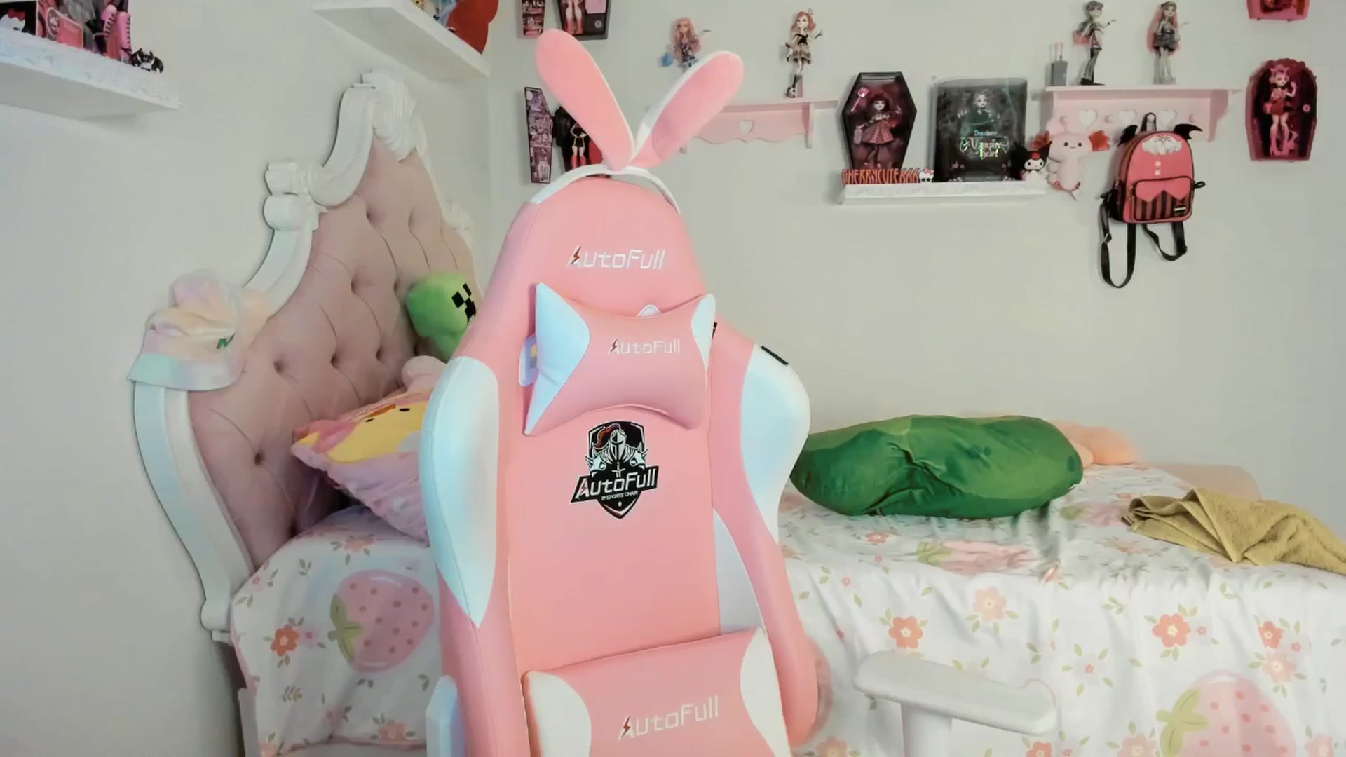 Gallery image thumbnail from Cherrycute666's myfreecams stream on, 09/02/2025, 05:04 image 10 of 20