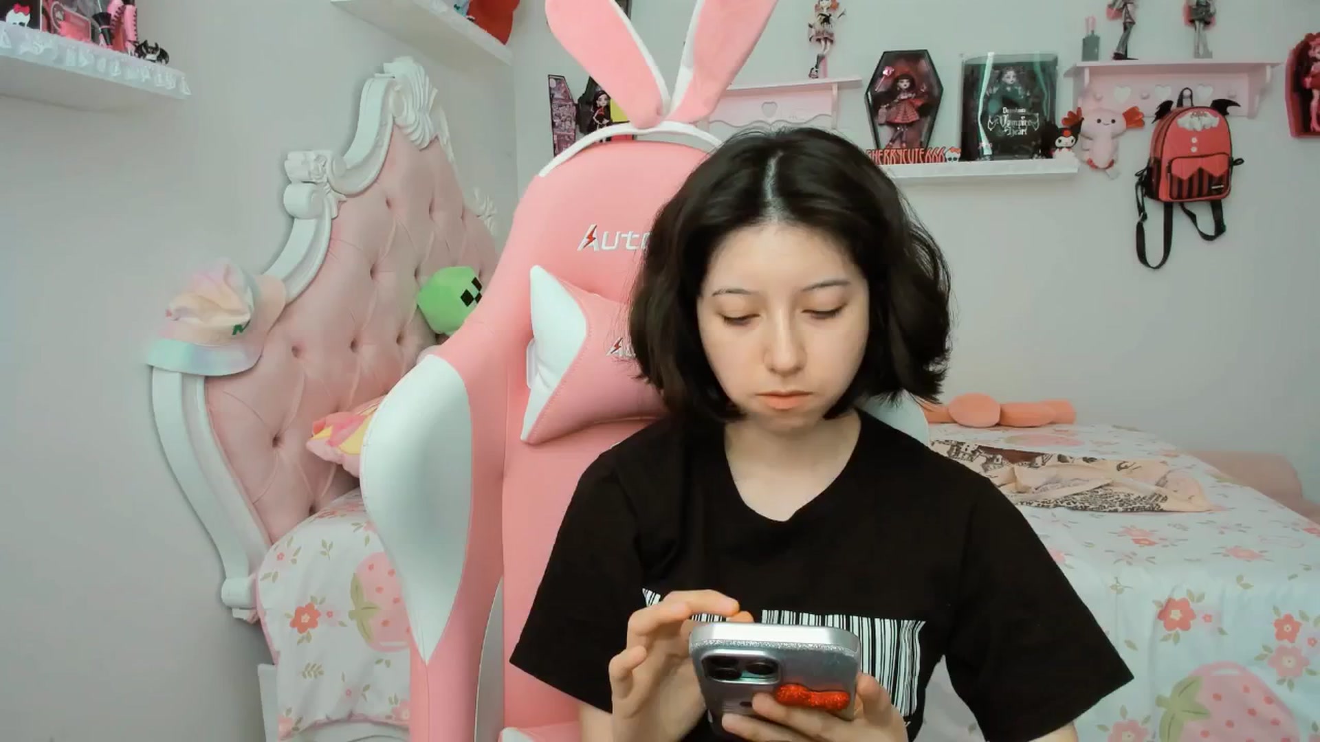 Gallery image thumbnail from Cherrycute666's myfreecams stream on, 09/03/2025, 18:46 image 15 of 20