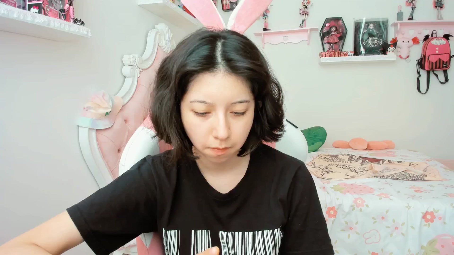 Gallery image thumbnail from Cherrycute666's myfreecams stream on, 09/03/2025, 18:46 image 5 of 20