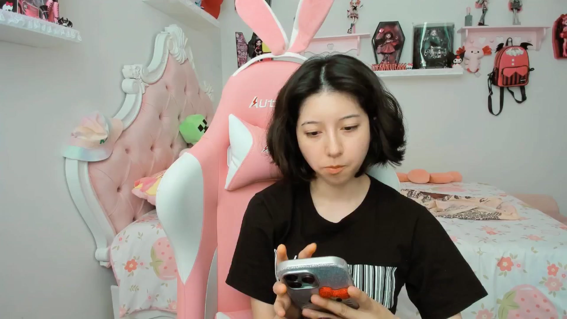 Gallery image thumbnail from Cherrycute666's myfreecams stream on, 09/03/2025, 18:46 image 13 of 20