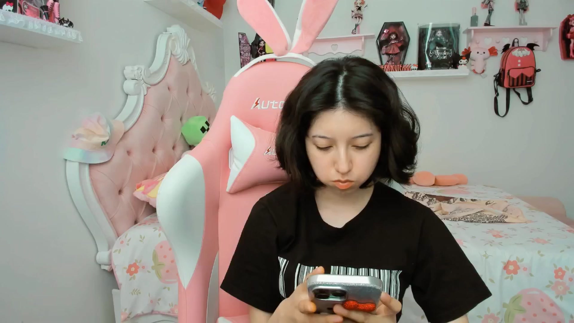 Gallery image thumbnail from Cherrycute666's myfreecams stream on, 09/03/2025, 18:46 image 16 of 20