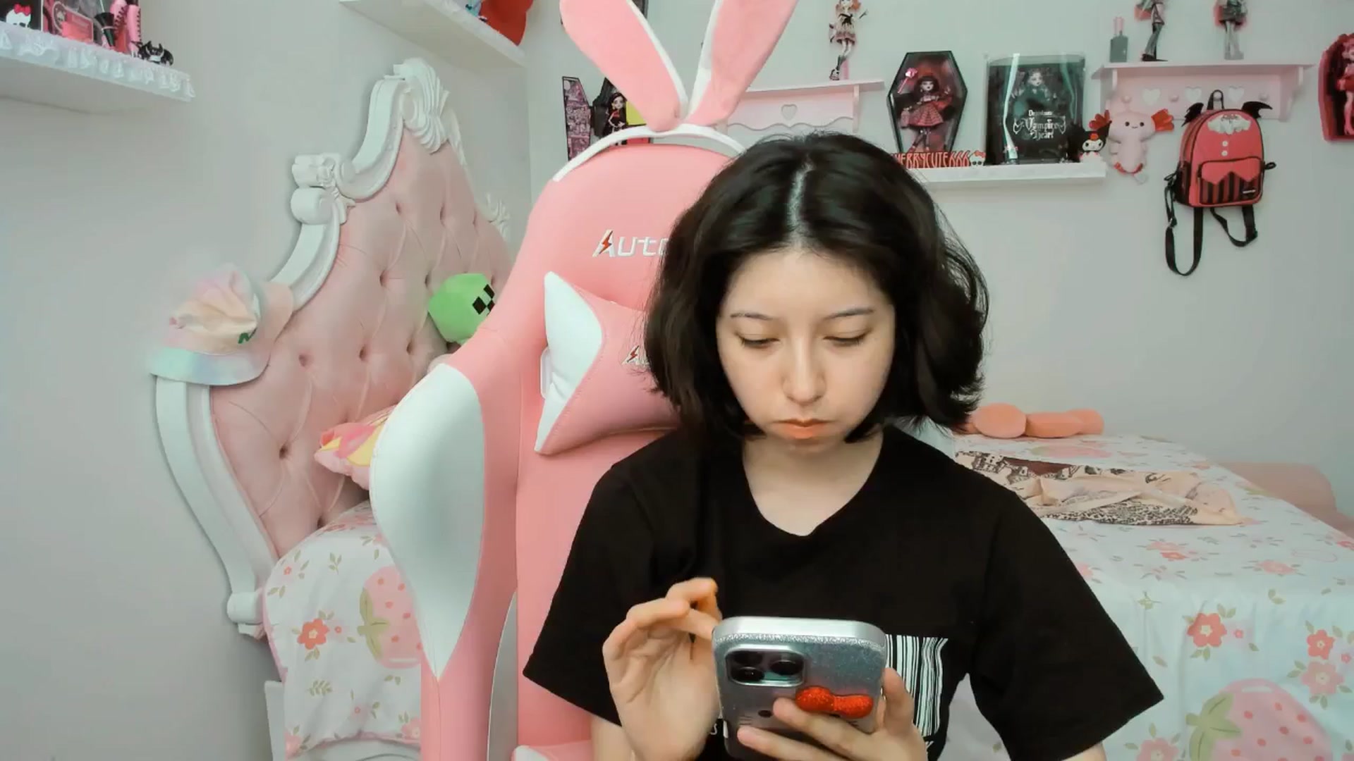 Gallery image thumbnail from Cherrycute666's myfreecams stream on, 09/03/2025, 18:46 image 14 of 20