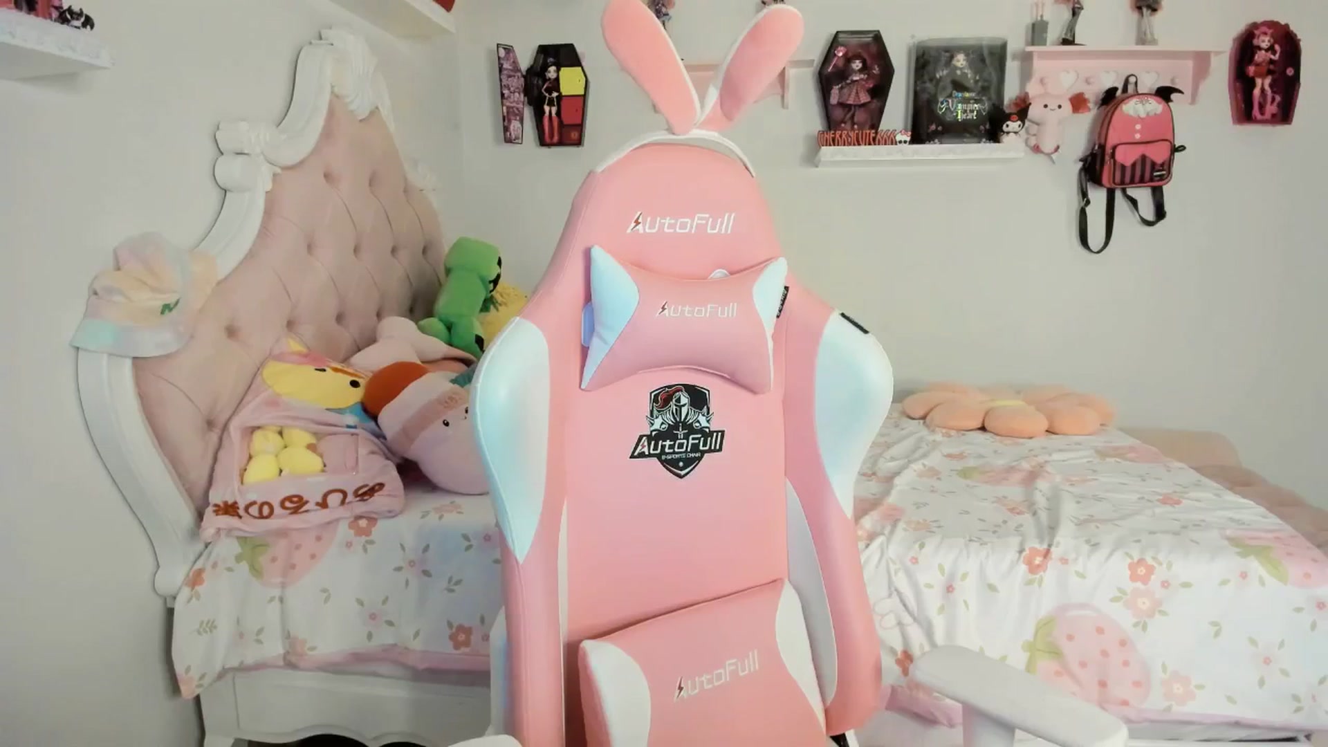 Gallery image thumbnail from Cherrycute666's myfreecams stream on, 09/05/2025, 06:22 image 10 of 20