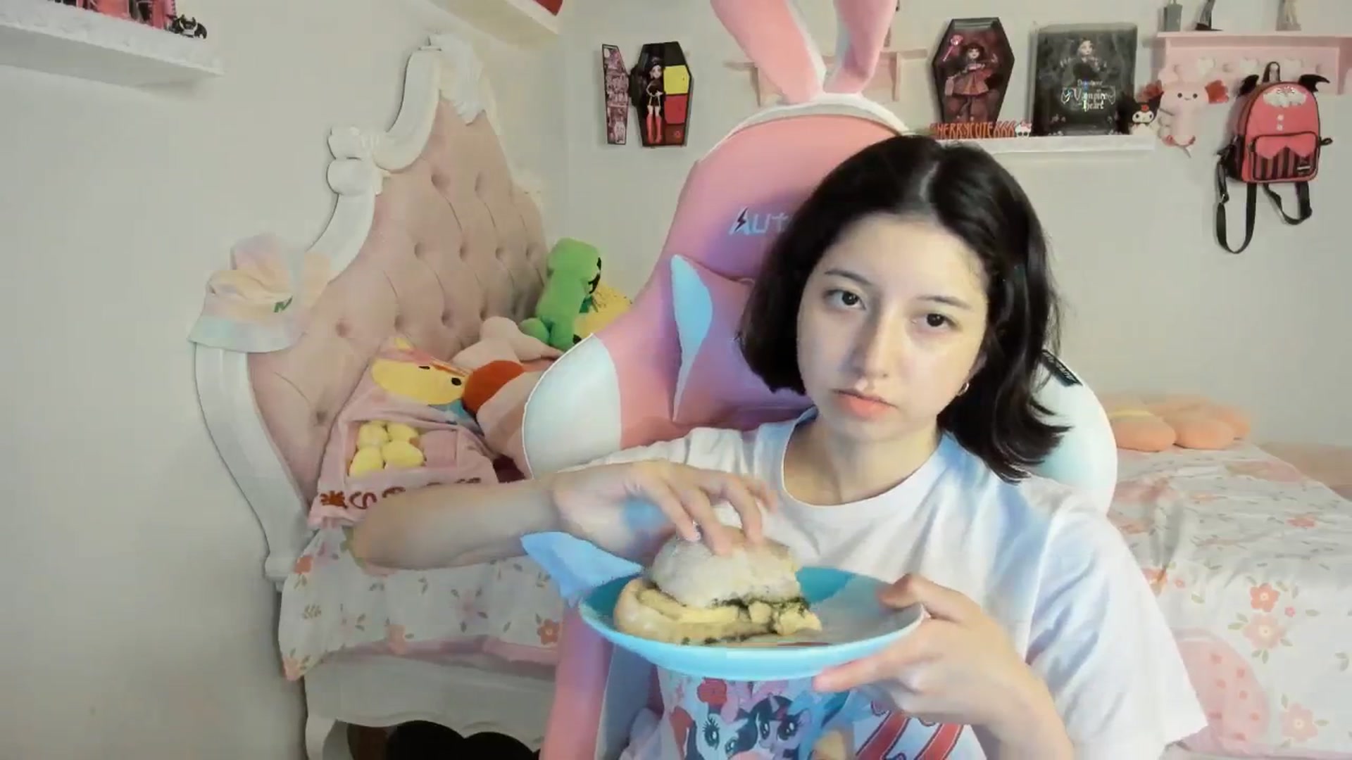 Gallery image thumbnail from Cherrycute666's myfreecams stream on, 09/05/2025, 06:22 image 18 of 20