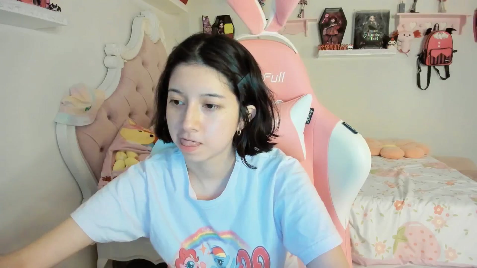 Gallery image thumbnail from Cherrycute666's myfreecams stream on, 09/05/2025, 06:22 image 16 of 20