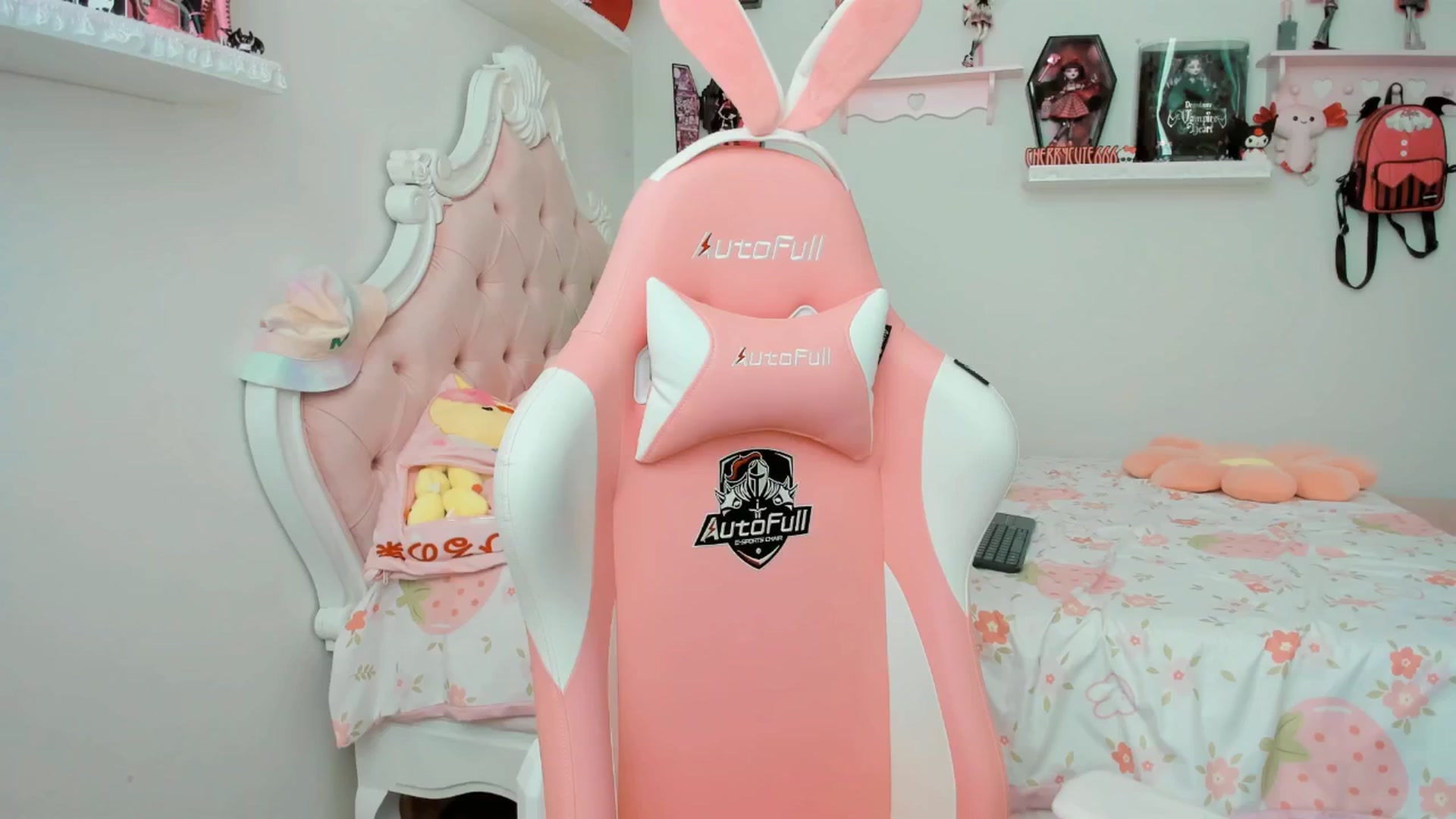 Gallery image thumbnail from Cherrycute666's myfreecams stream on, 09/05/2025, 21:19 image 4 of 20