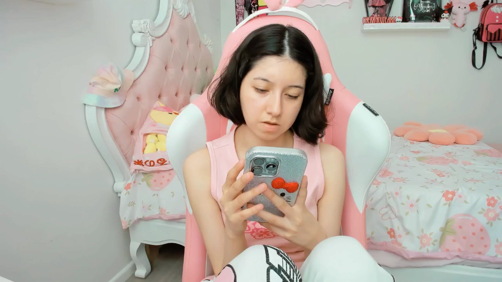 Gallery image thumbnail from Cherrycute666's myfreecams stream on, 09/05/2025, 21:19 image 17 of 20