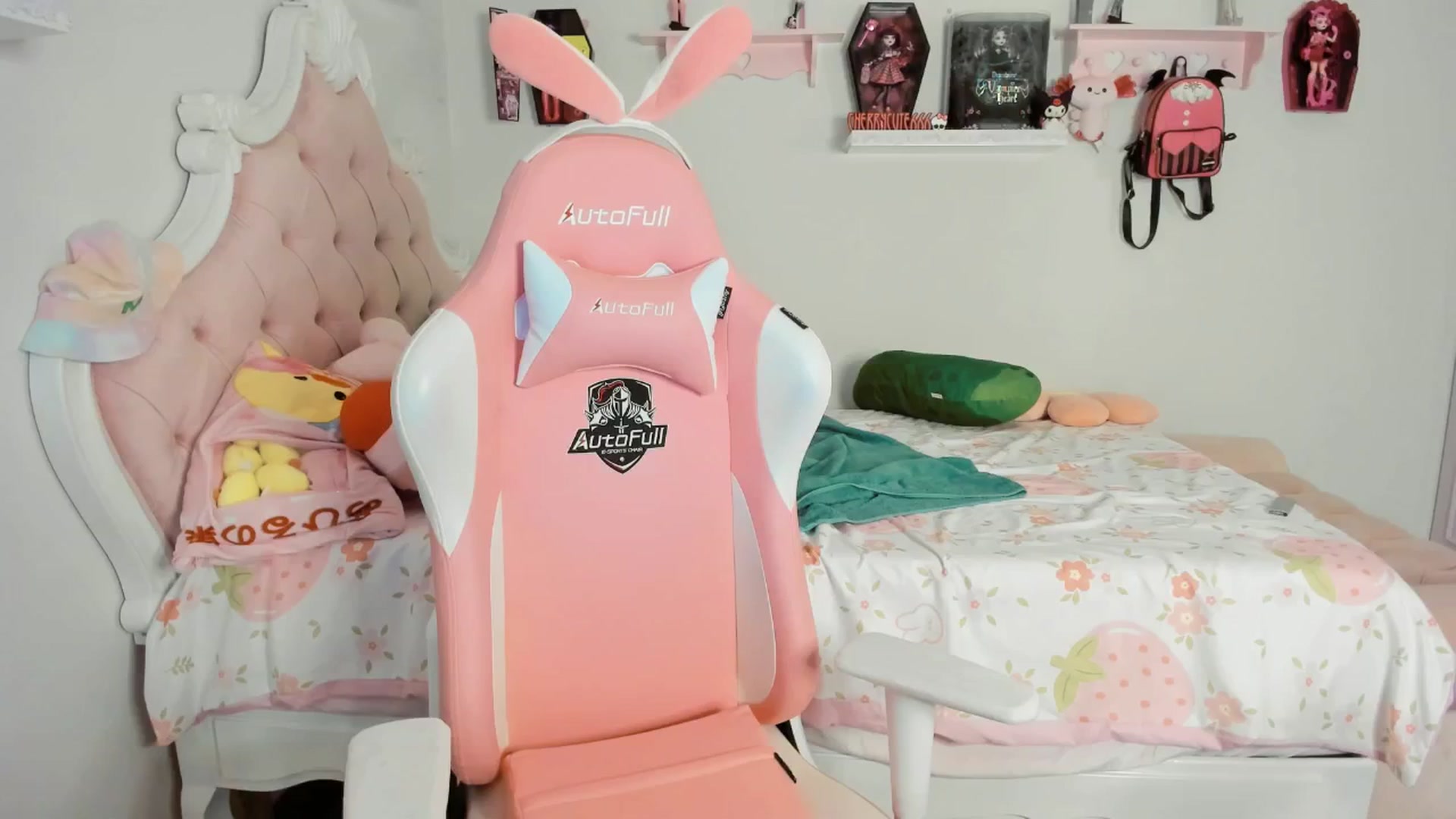 Gallery image thumbnail from Cherrycute666's myfreecams stream on, 09/07/2025, 04:57 image 16 of 20