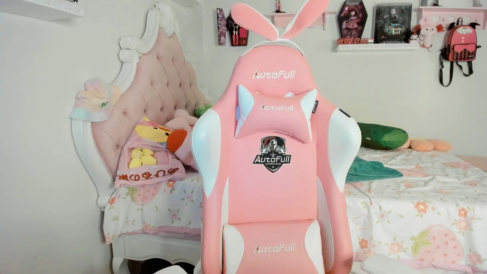 Gallery image thumbnail from Cherrycute666's myfreecams stream on, 09/07/2025, 04:57 image 3 of 20