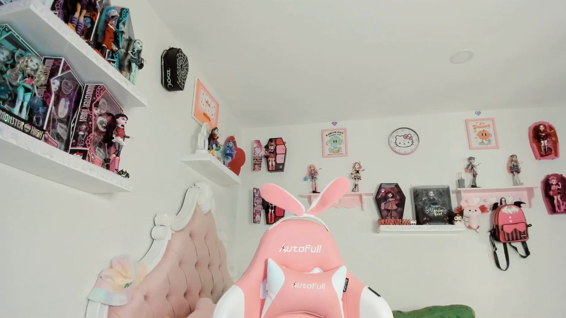 Gallery image thumbnail from Cherrycute666's myfreecams stream on, 09/07/2025, 08:47 image 17 of 20