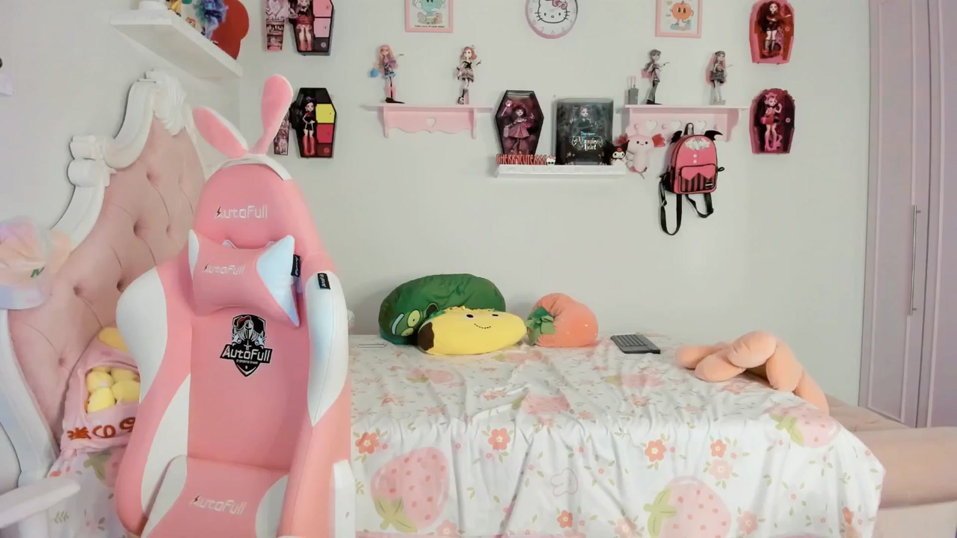 Gallery image thumbnail from Cherrycute666's myfreecams stream on, 09/08/2025, 04:38 image 5 of 20