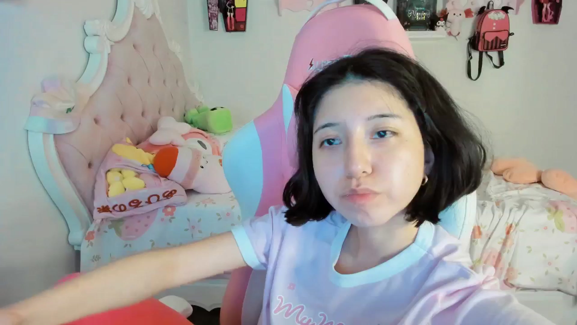 Gallery image thumbnail from Cherrycute666's myfreecams stream on, 09/08/2025, 04:38 image 16 of 20