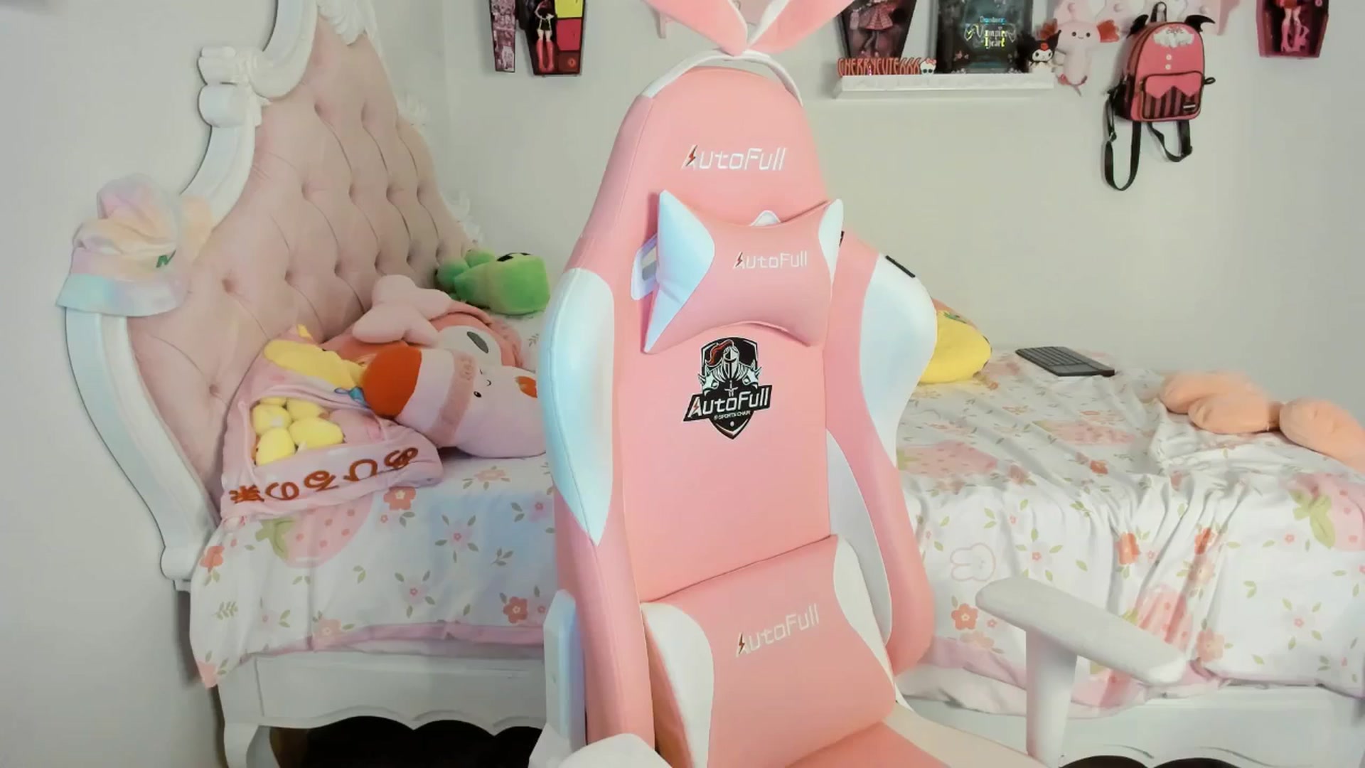 Gallery image thumbnail from Cherrycute666's myfreecams stream on, 09/08/2025, 04:38 image 17 of 20