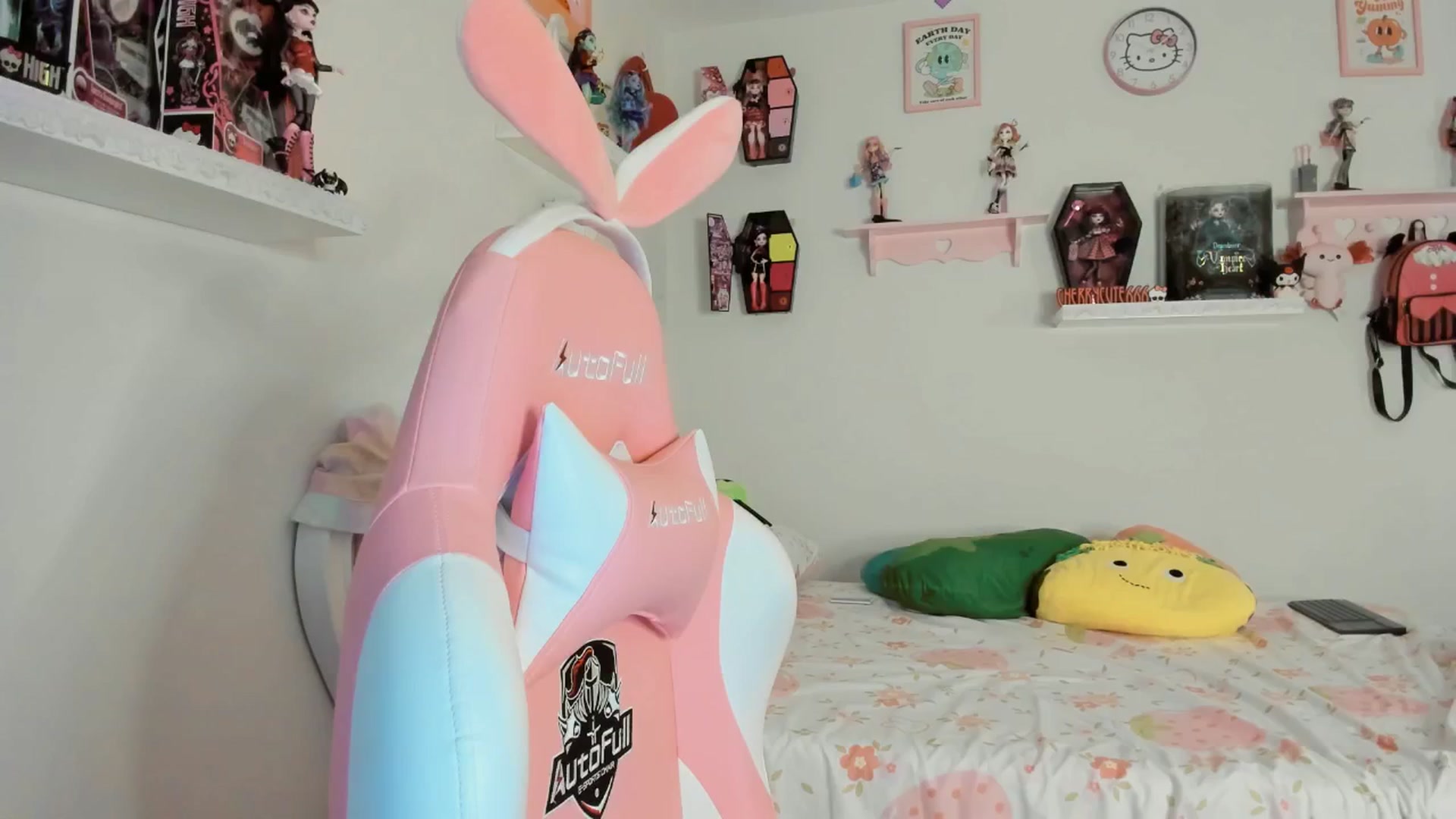 Gallery image thumbnail from Cherrycute666's myfreecams stream on, 09/08/2025, 06:39 image 4 of 20